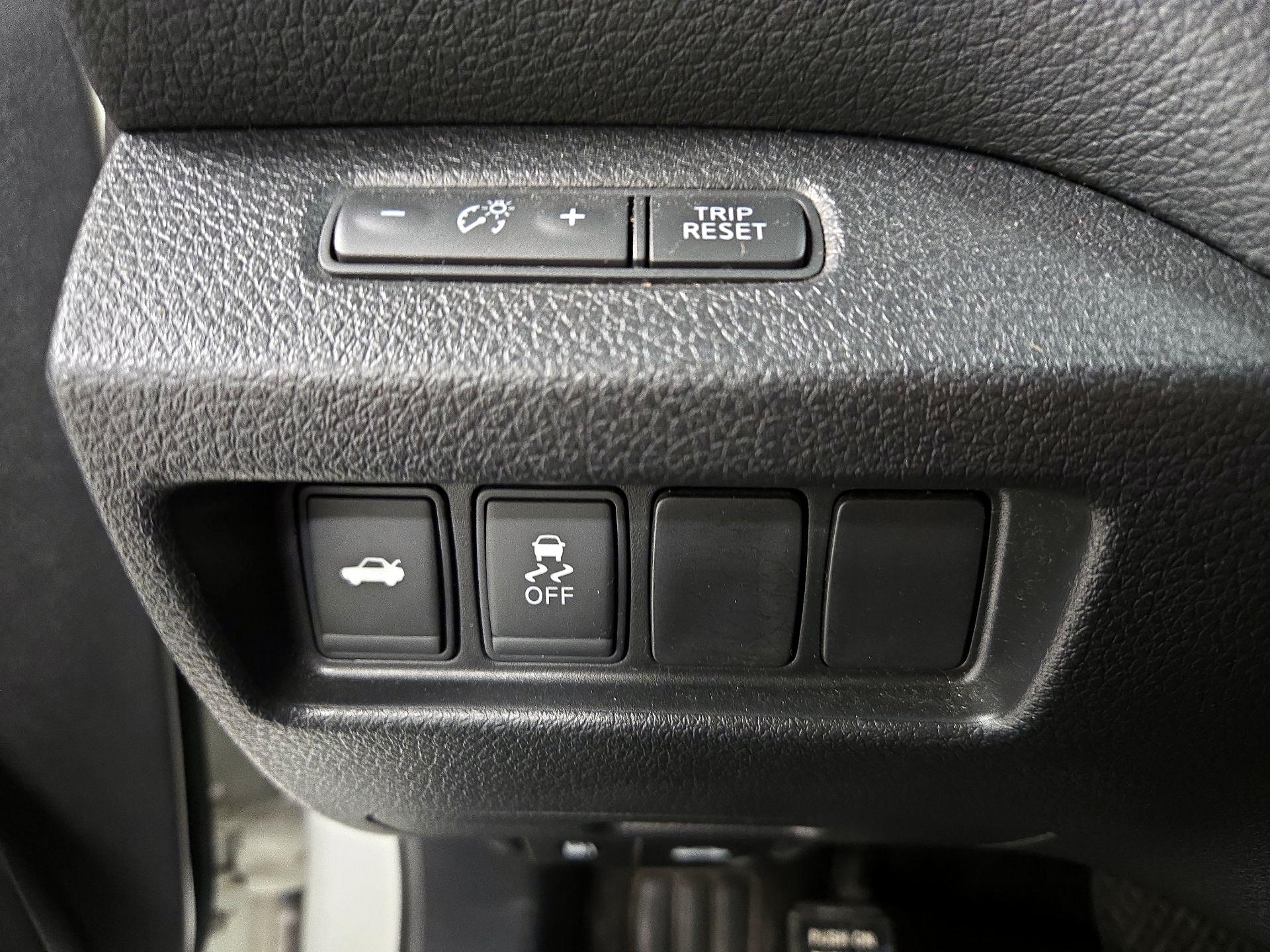 Thumbnail: 2016 Nissan Altima - 13