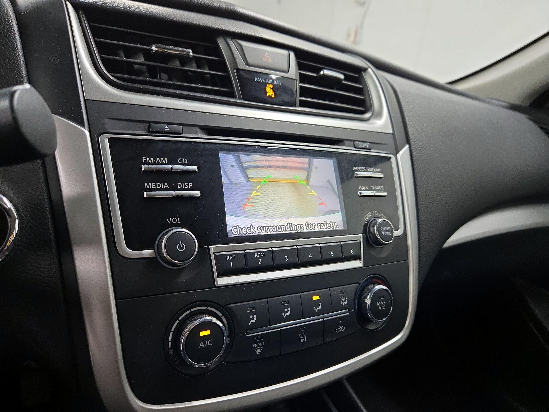 Thumbnail: 2016 Nissan Altima - 14