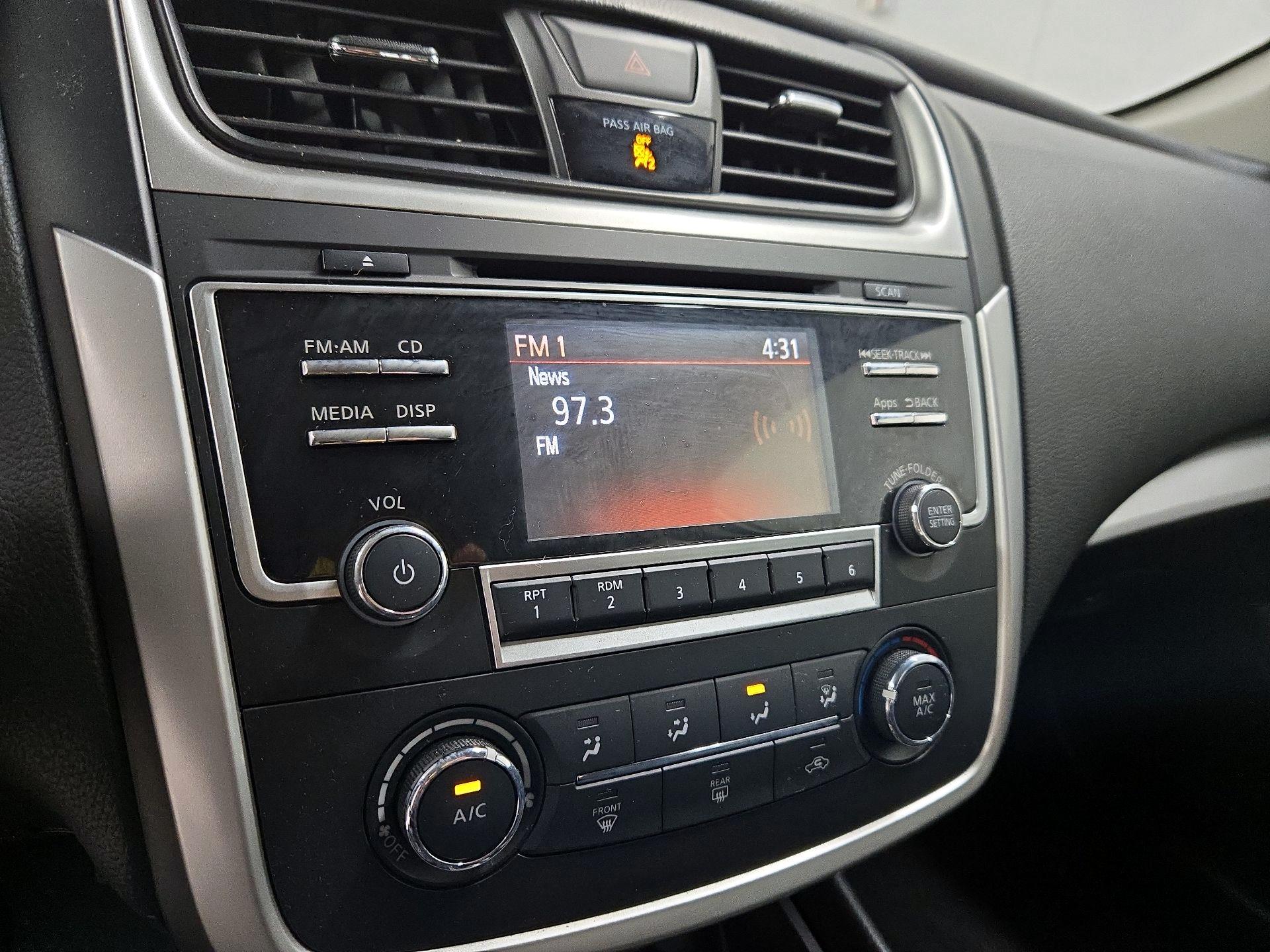 Thumbnail: 2016 Nissan Altima - 15