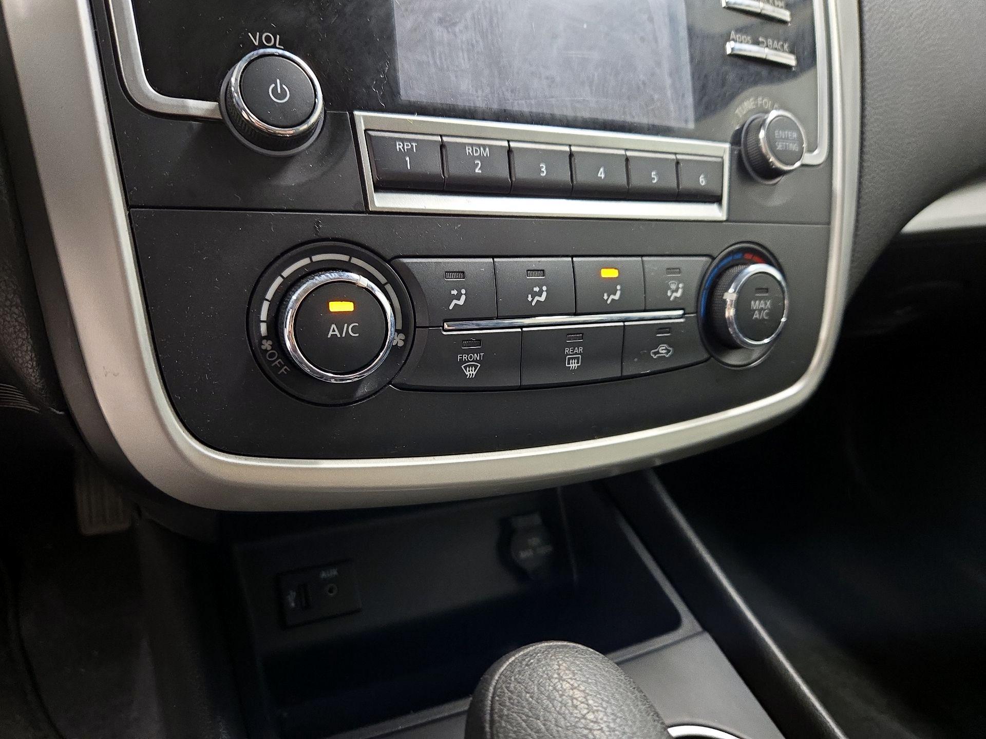 Thumbnail: 2016 Nissan Altima - 16