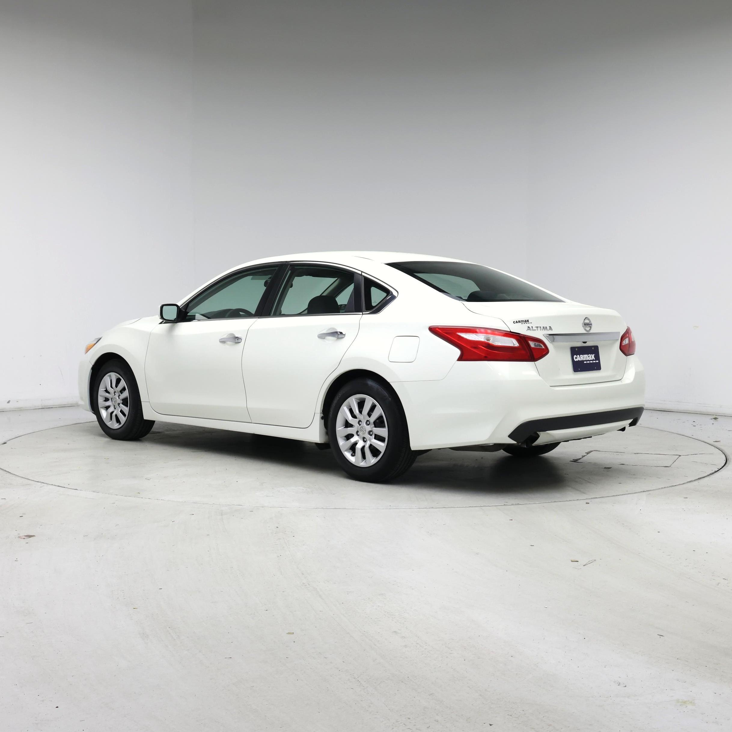 Thumbnail: 2016 Nissan Altima - 2