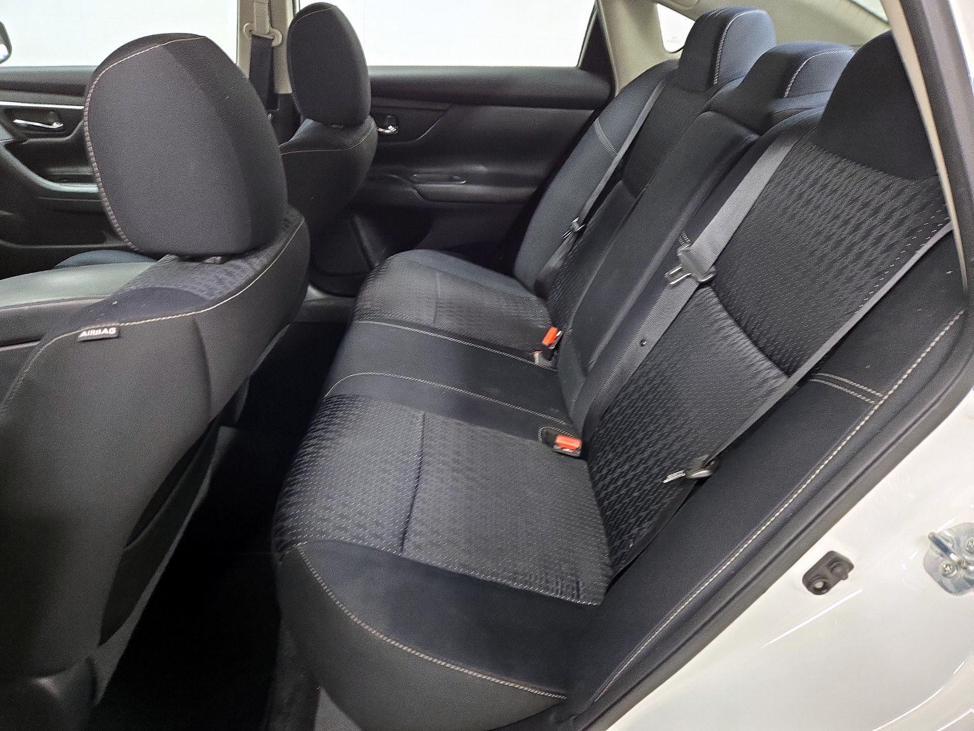 Thumbnail: 2016 Nissan Altima - 19