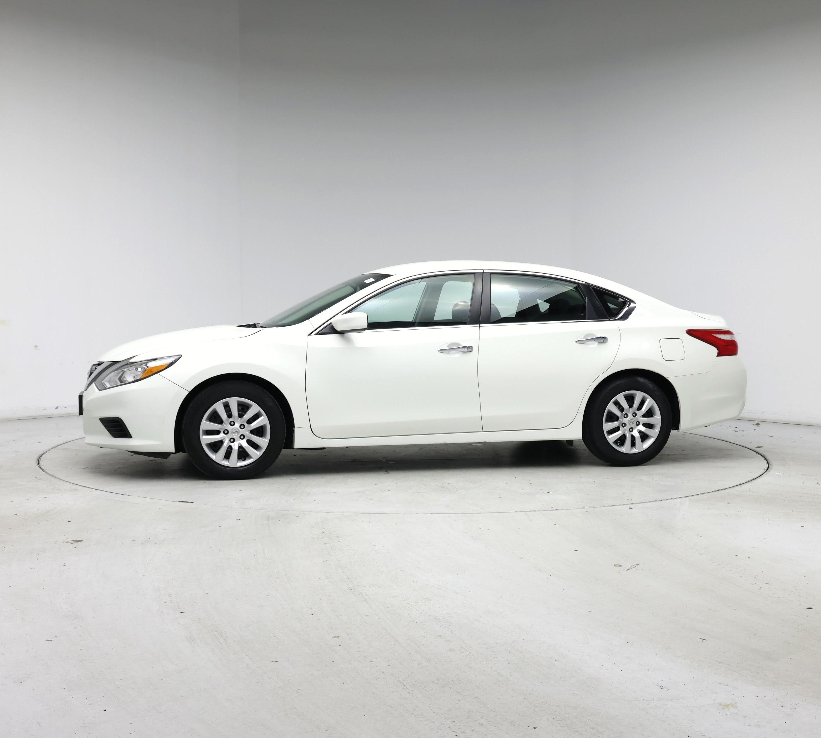 Thumbnail: 2016 Nissan Altima - 3