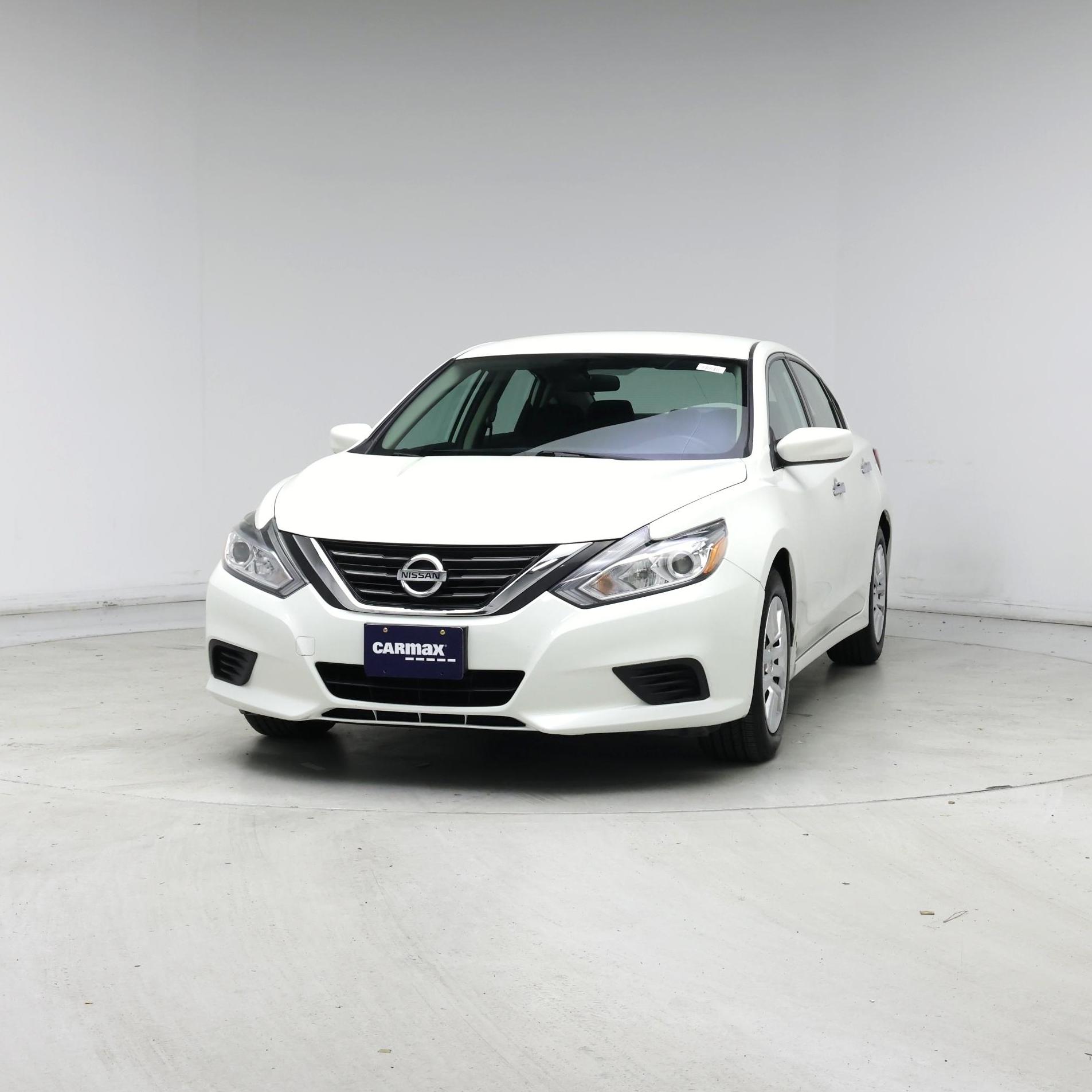 Thumbnail: 2016 Nissan Altima - 4