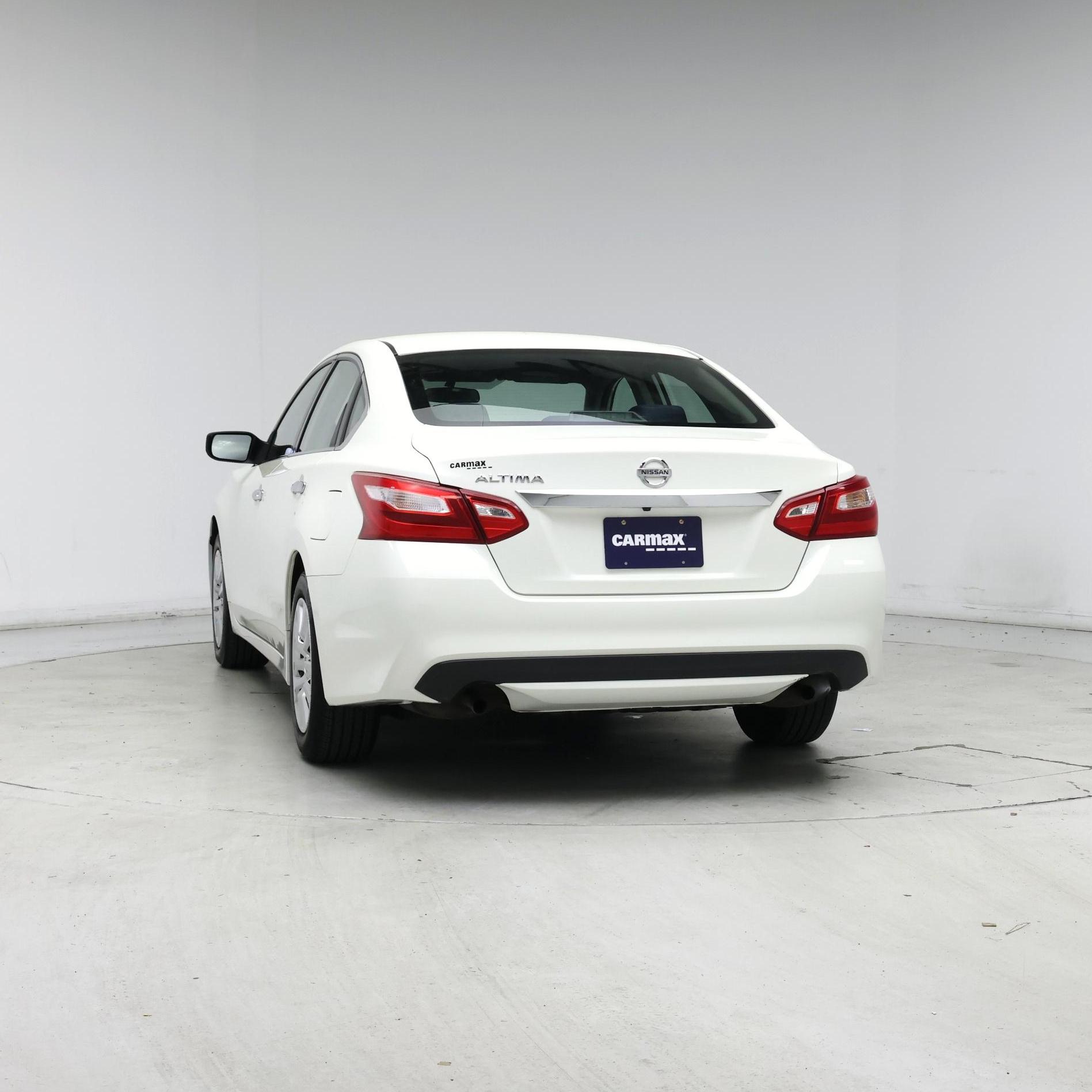 Thumbnail: 2016 Nissan Altima - 6