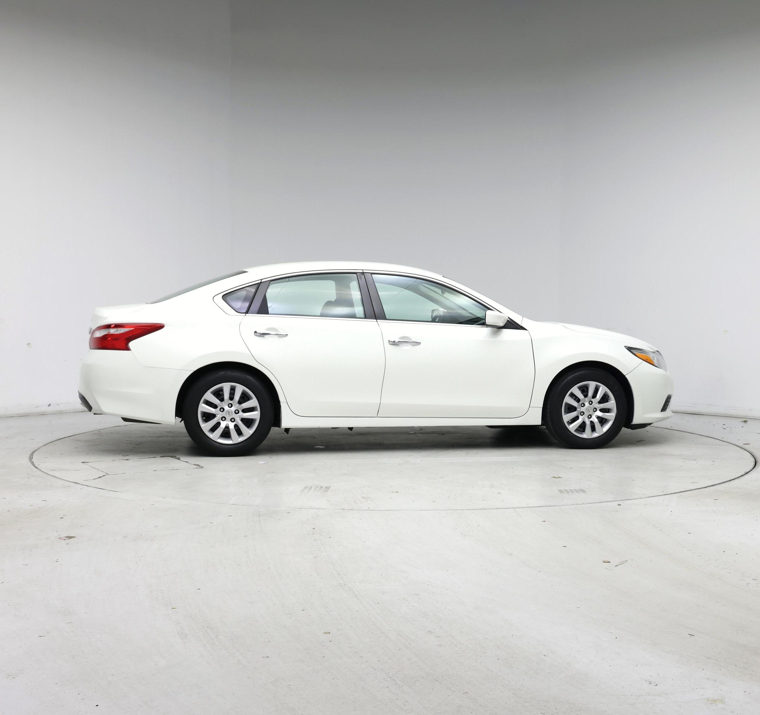 Thumbnail: 2016 Nissan Altima - 7