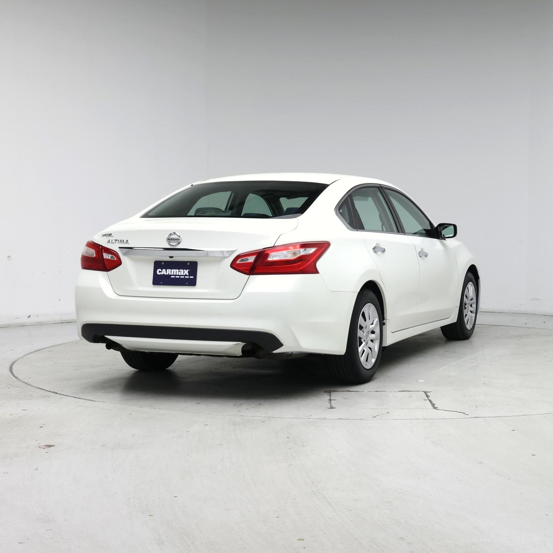 Thumbnail: 2016 Nissan Altima - 8