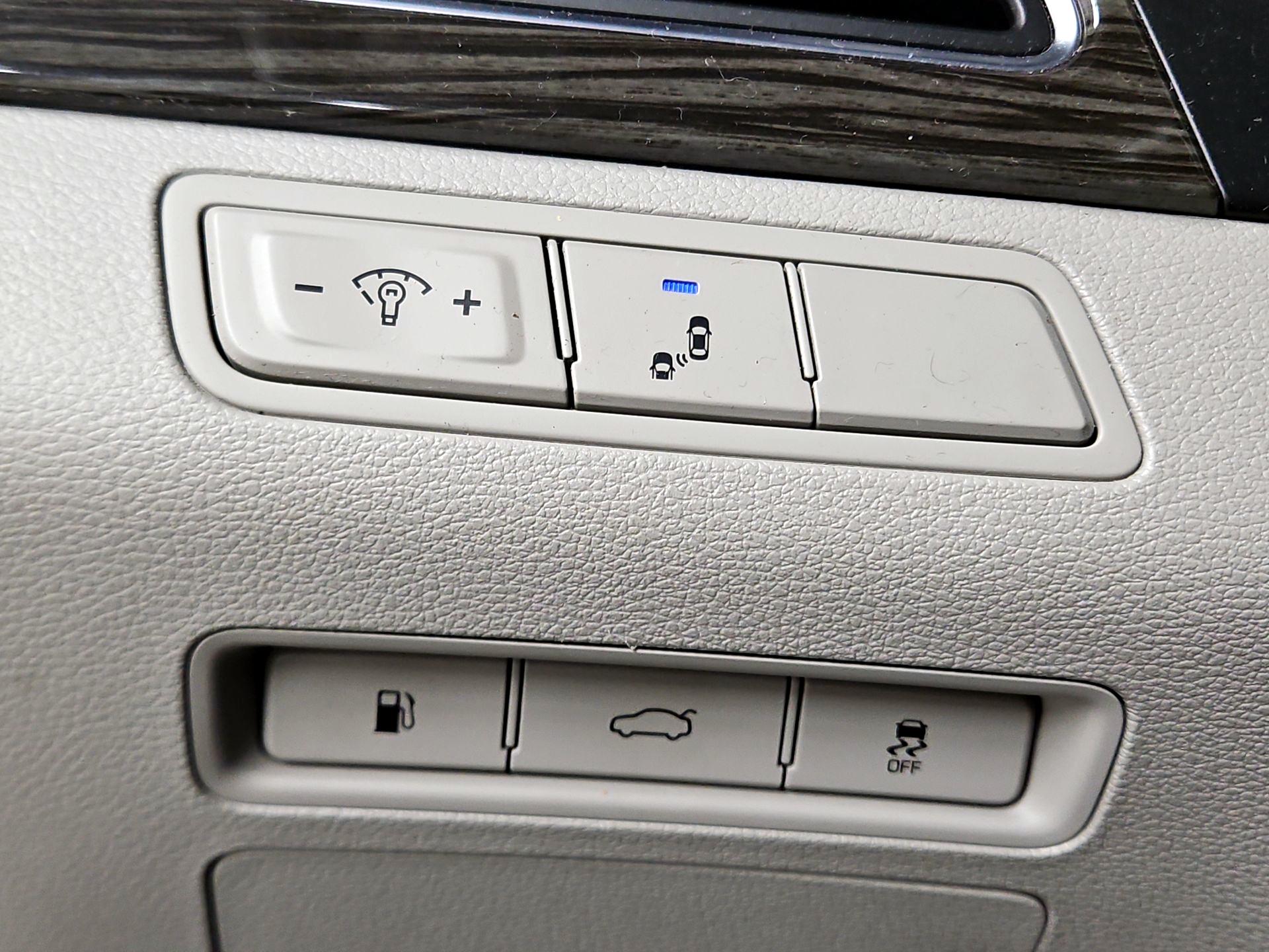 Thumbnail: 2015 Hyundai Sonata - 13