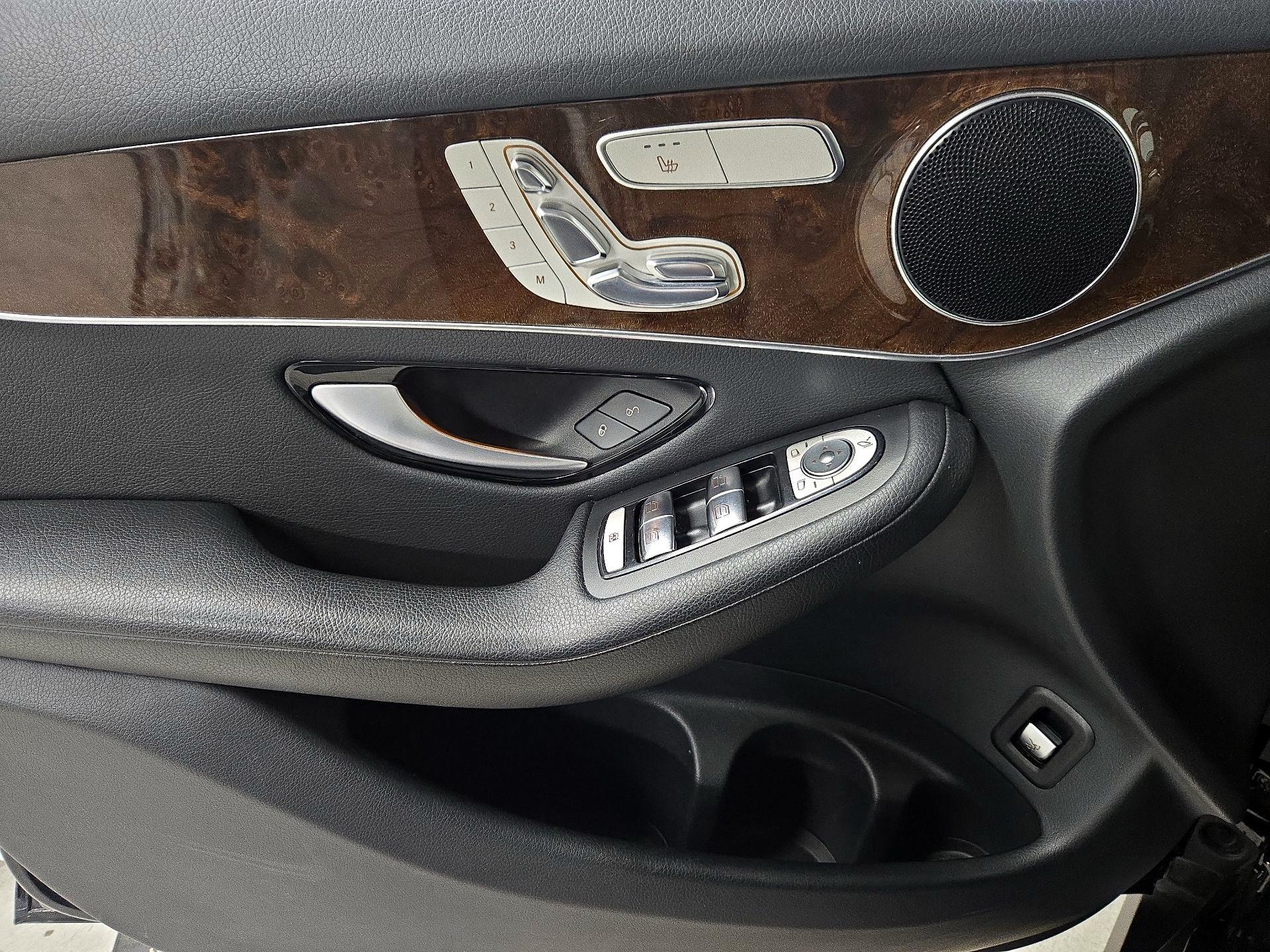 Thumbnail: 2017 Mercedes-Benz GLC - 12