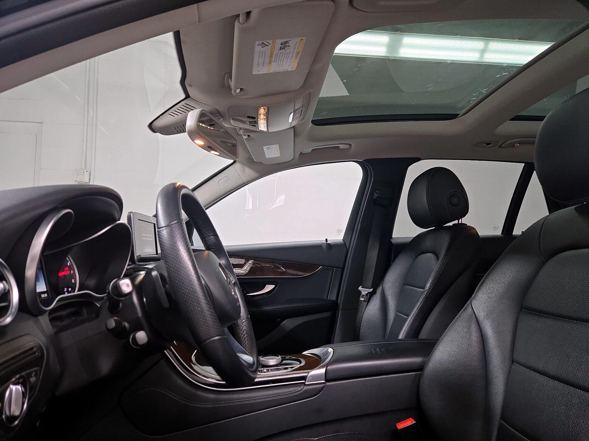 Thumbnail: 2017 Mercedes-Benz GLC - 19