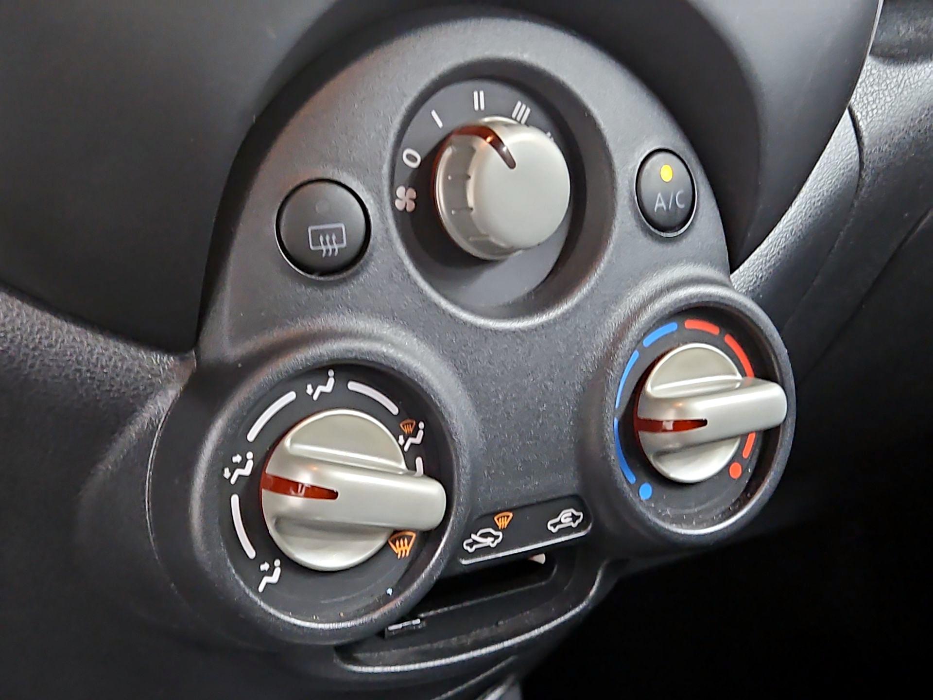 Thumbnail: 2014 Nissan Versa Note - 16