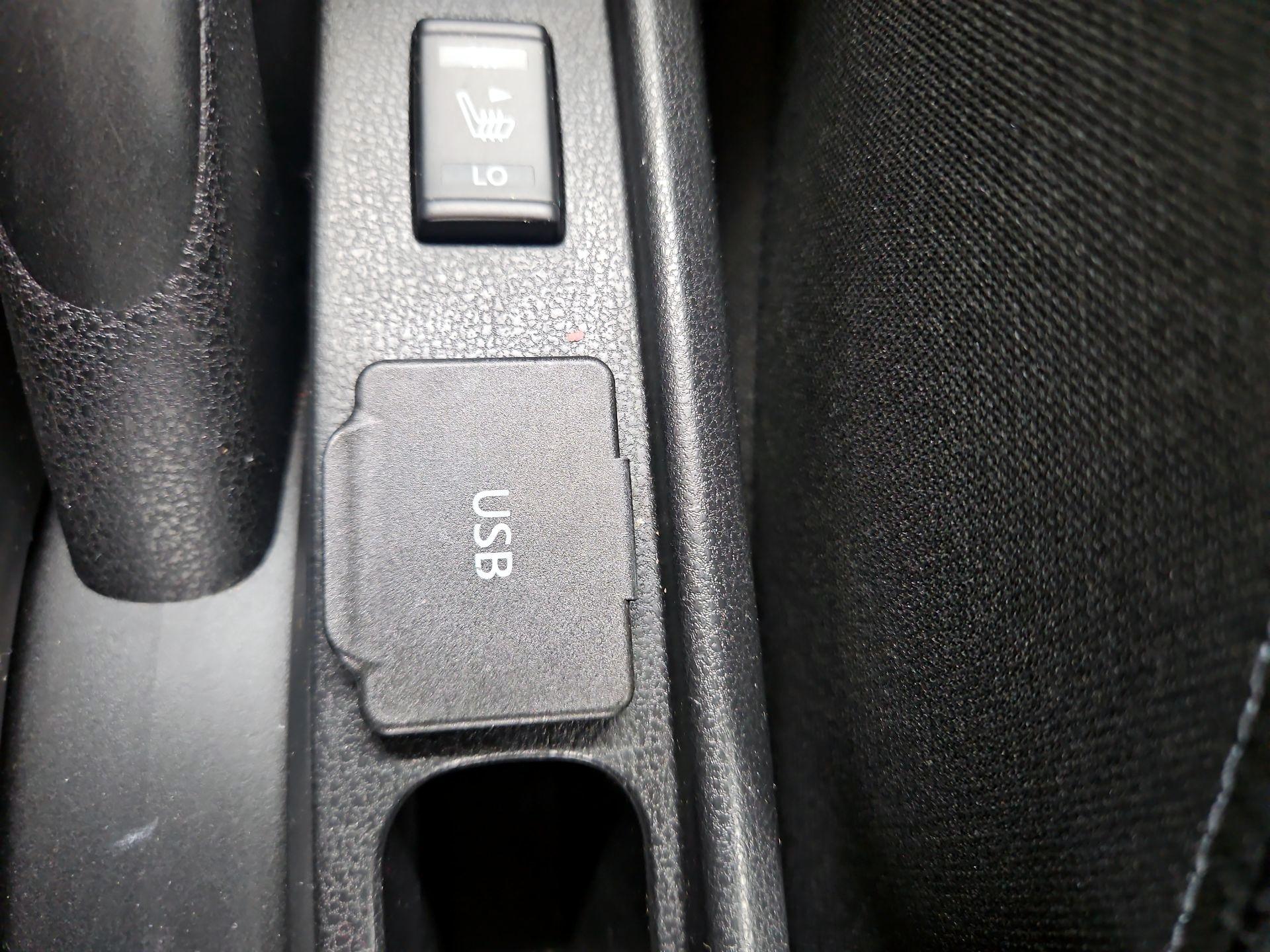 Thumbnail: 2014 Nissan Versa Note - 18