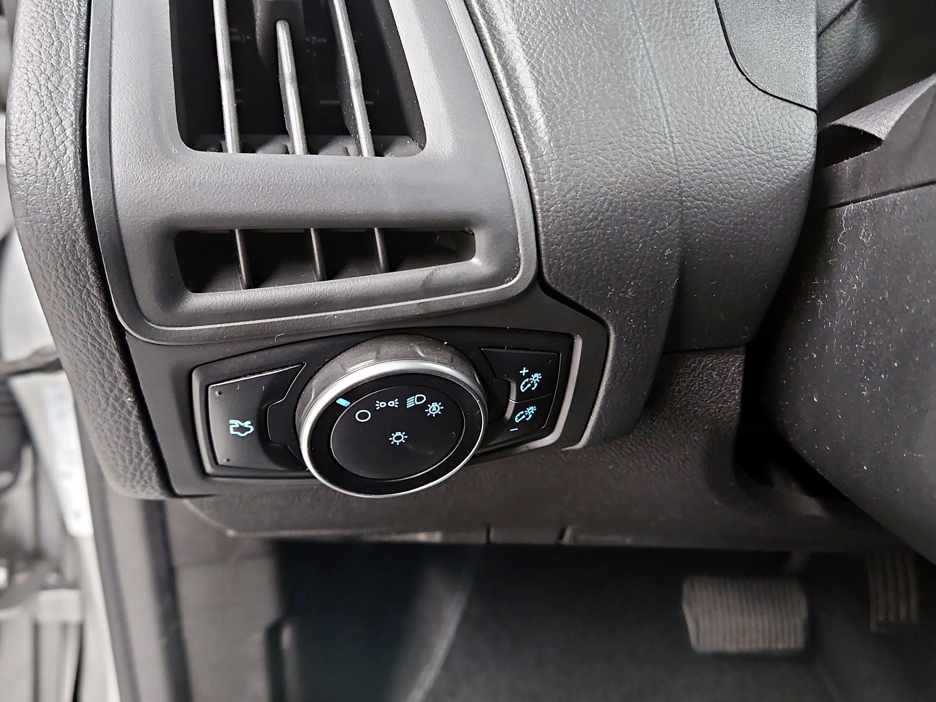 Thumbnail: 2016 Ford Focus - 13