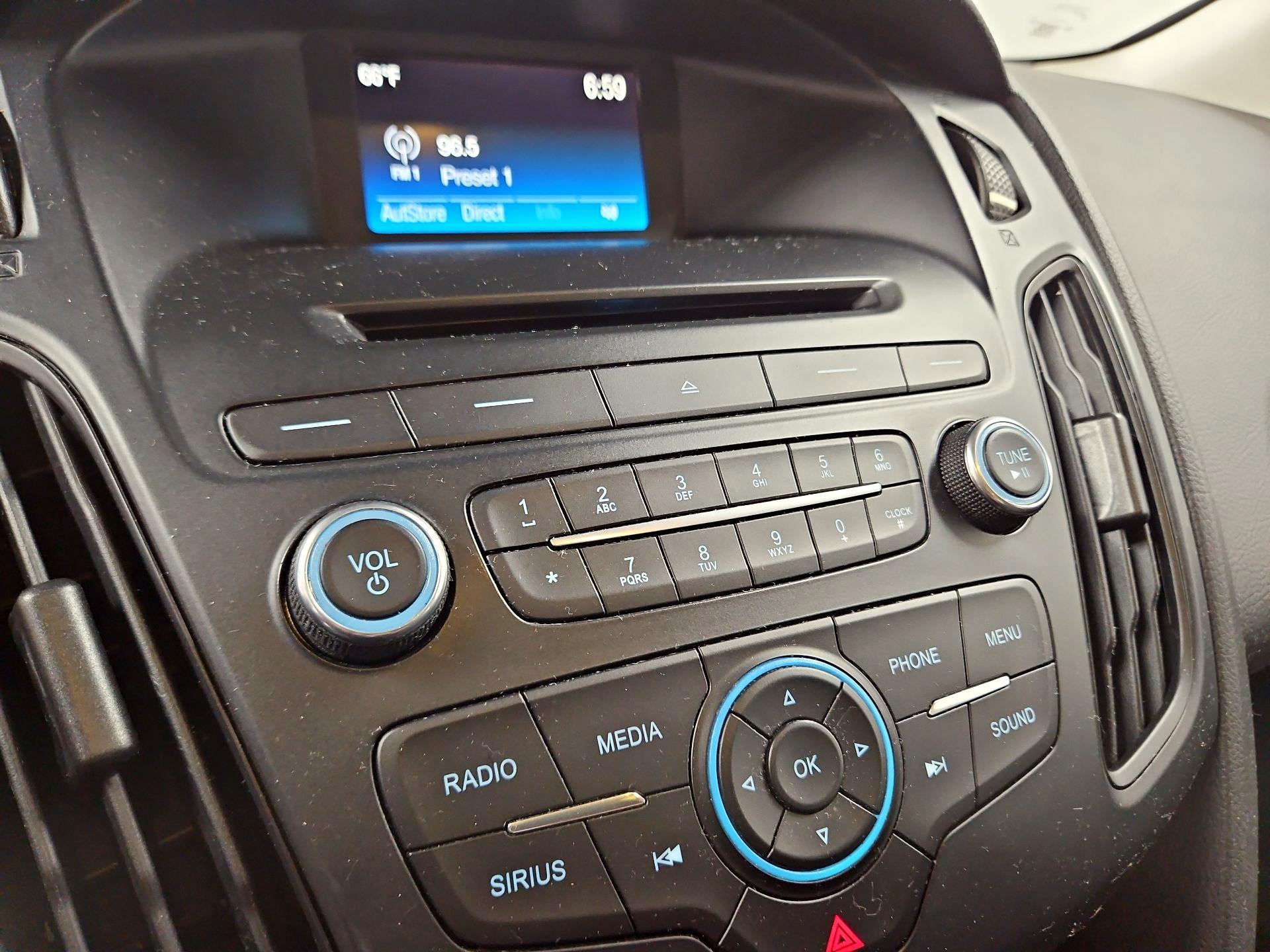 Thumbnail: 2016 Ford Focus - 15