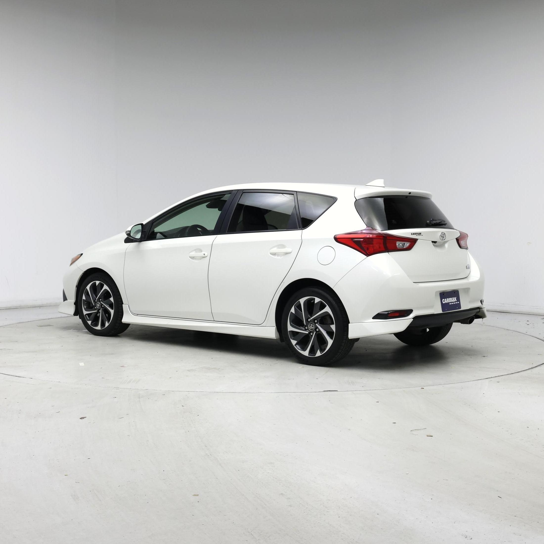 Thumbnail: 2018 Toyota Corolla iM - 2