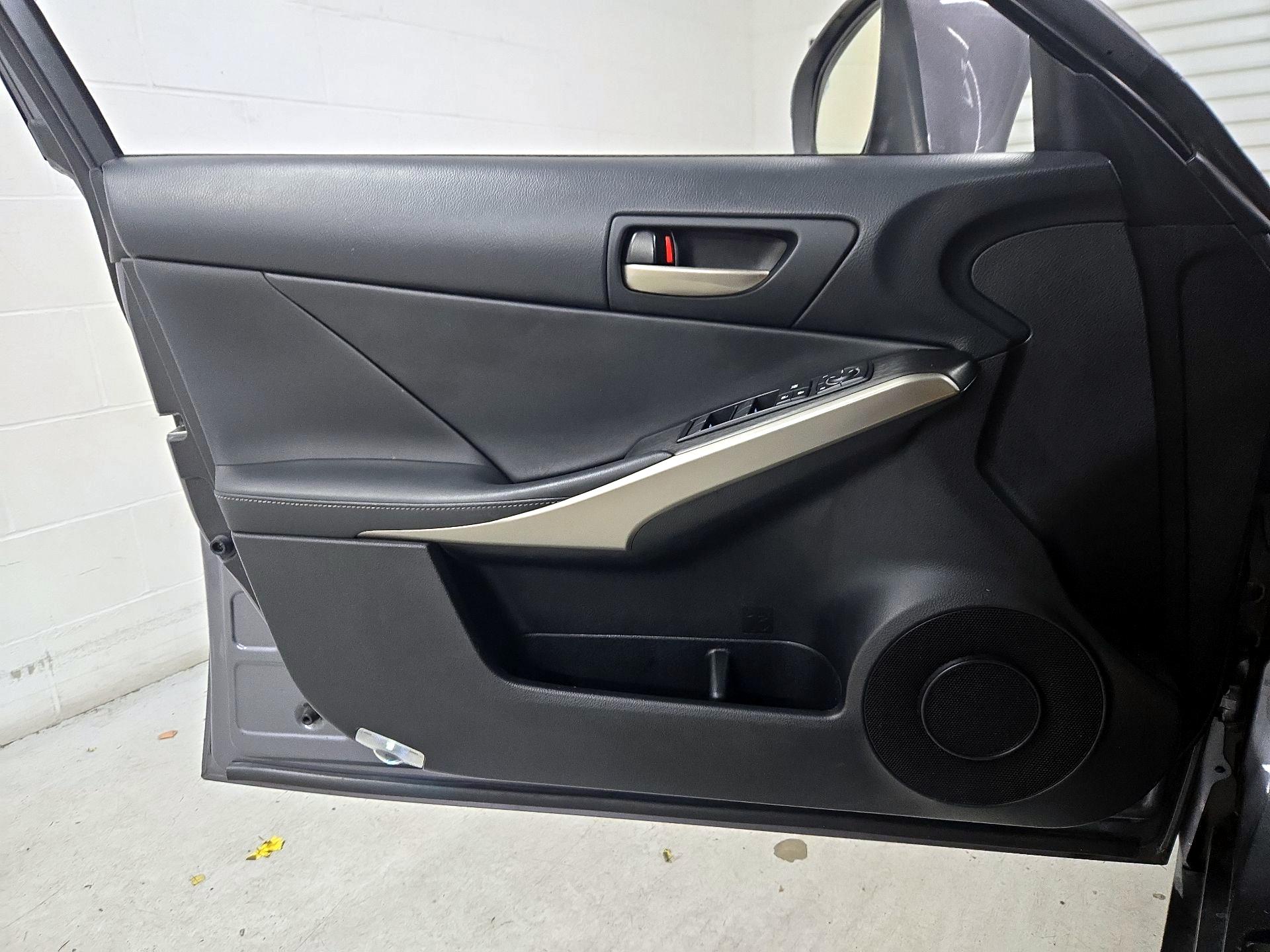 Thumbnail: 2019 Lexus IS - 12