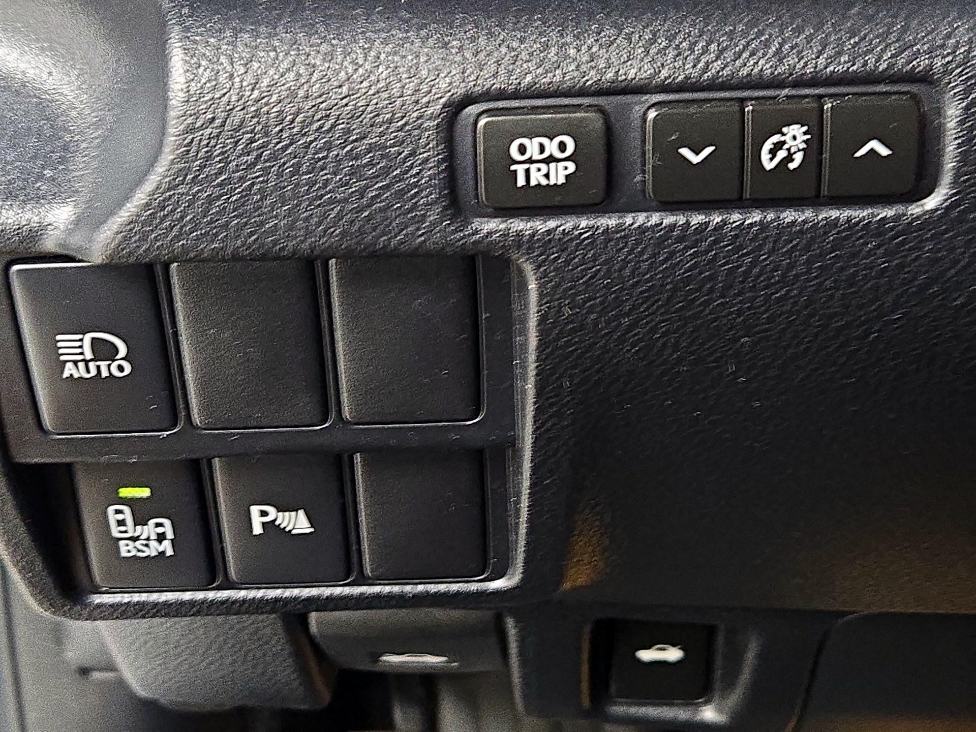 Thumbnail: 2019 Lexus IS - 13