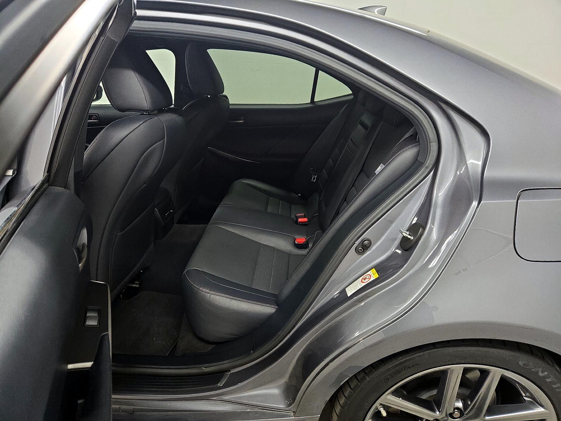 Thumbnail: 2019 Lexus IS - 20