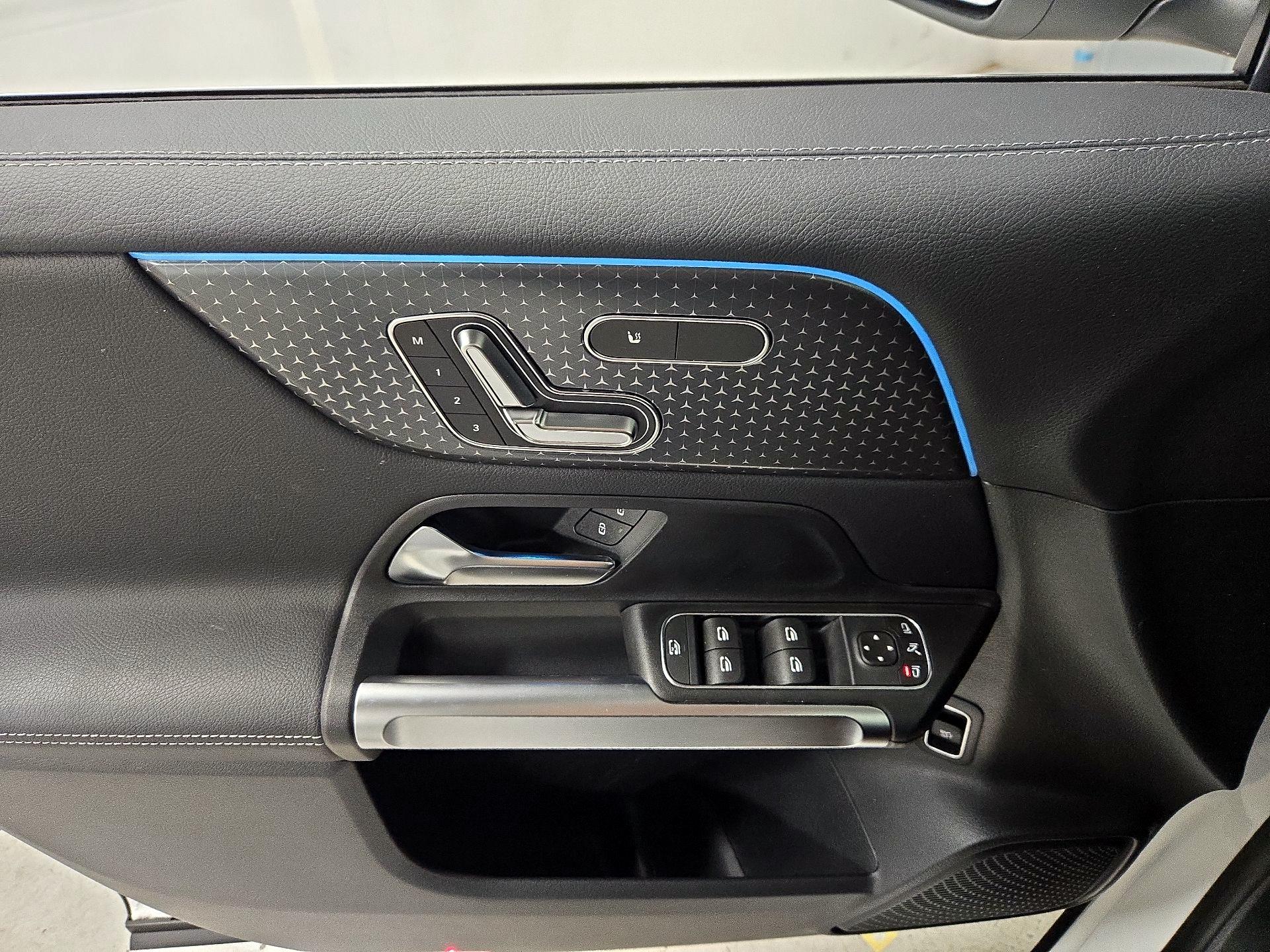 Thumbnail: 2025 Mercedes-Benz GLB - 12