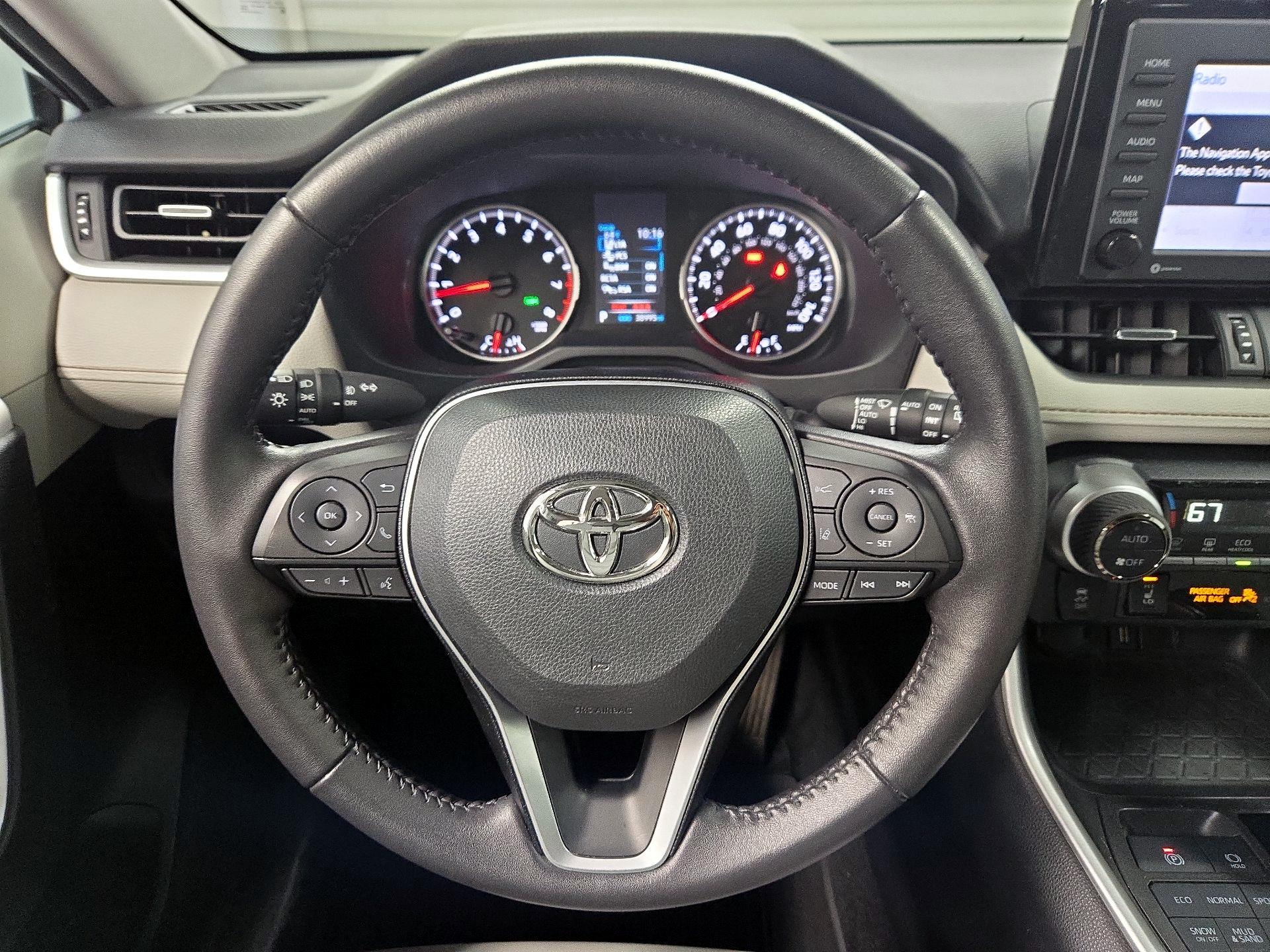 Thumbnail: 2022 Toyota RAV4 - 10