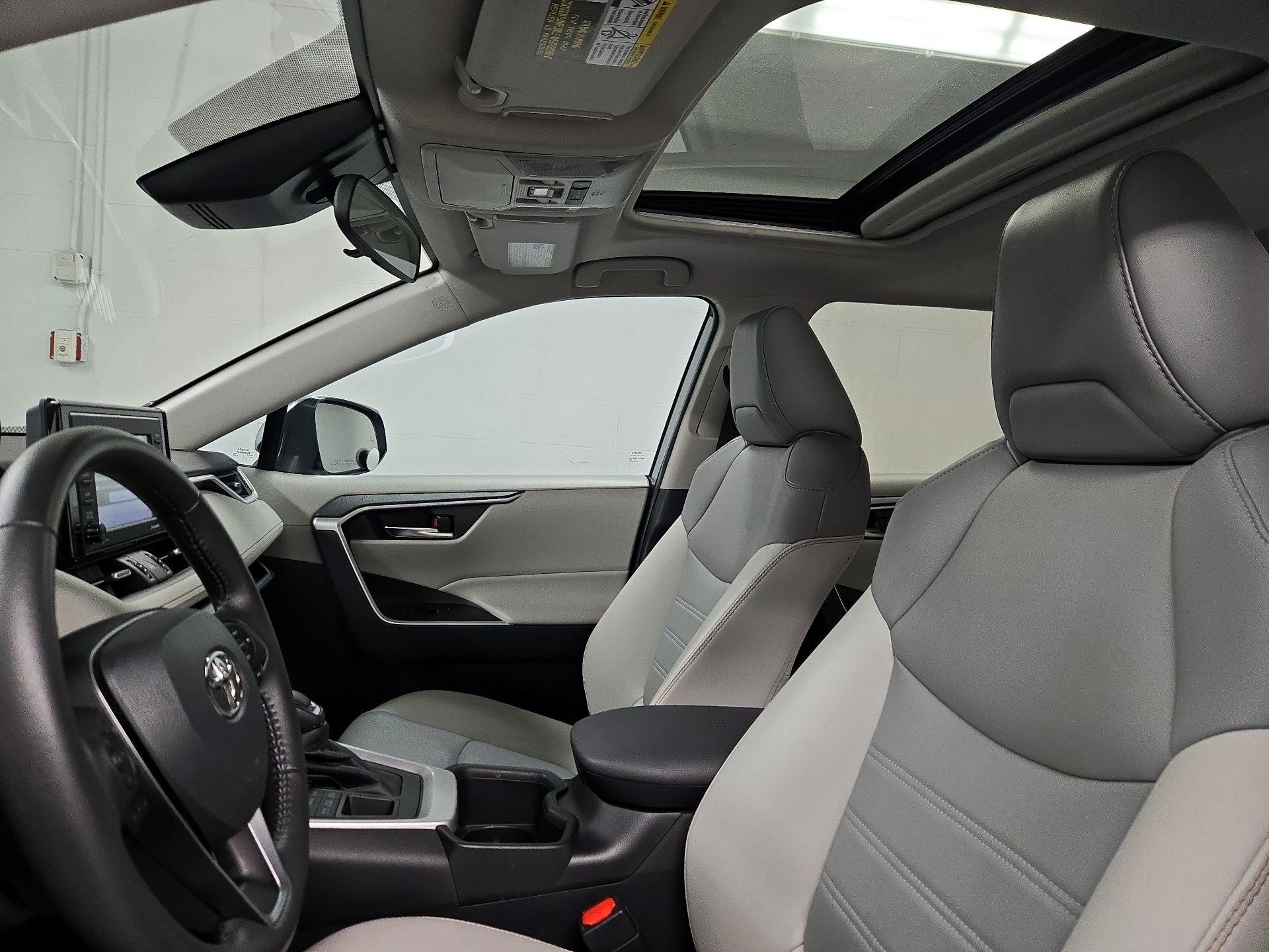 Thumbnail: 2022 Toyota RAV4 - 19