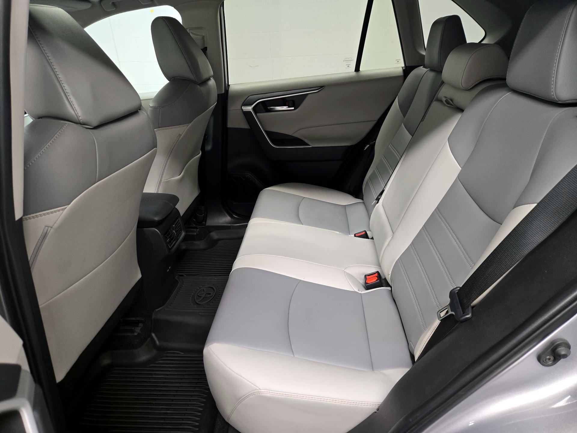 Thumbnail: 2022 Toyota RAV4 - 20