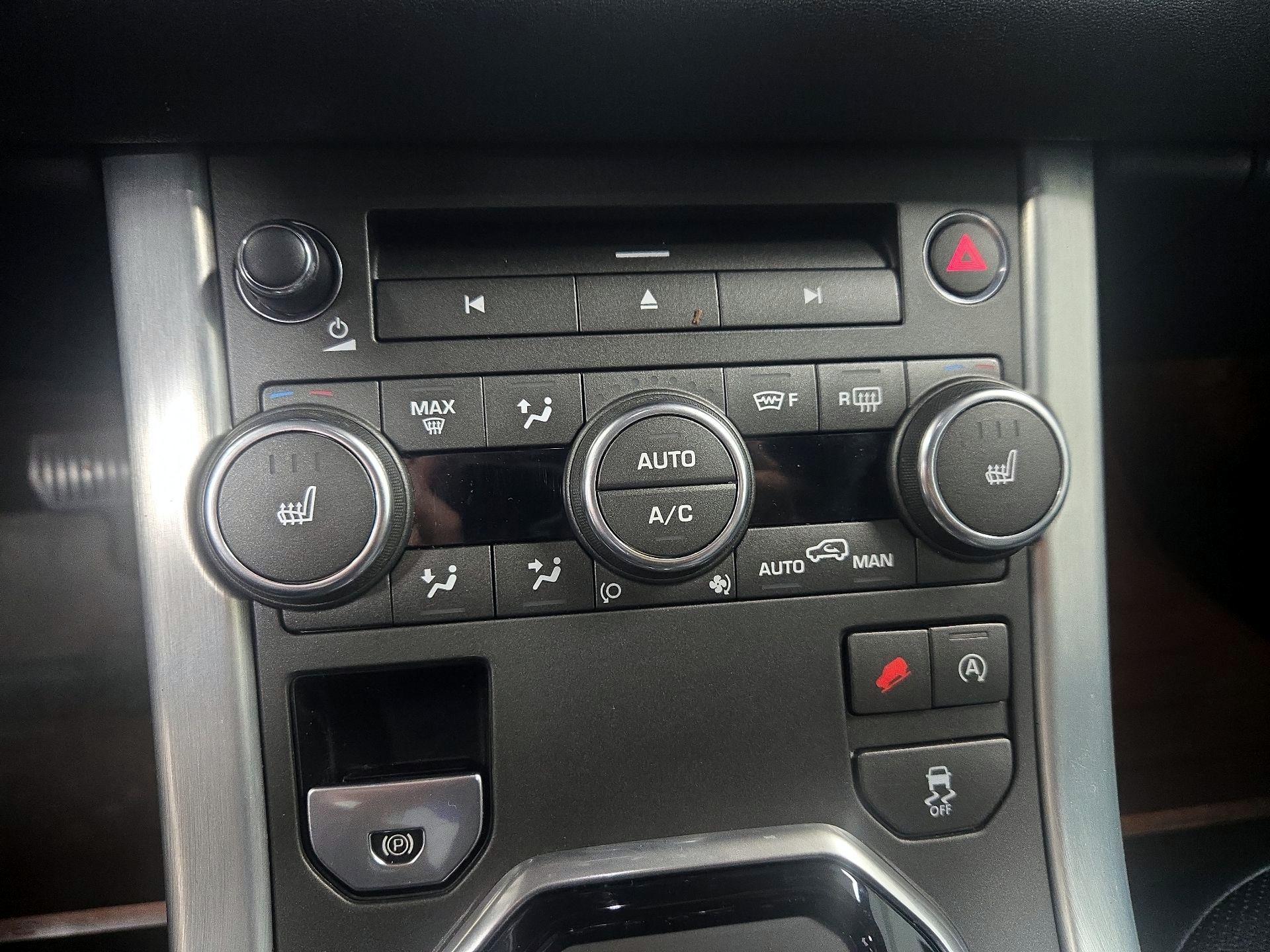 Thumbnail: 2016 Land Rover Range Rover Evoque - 17