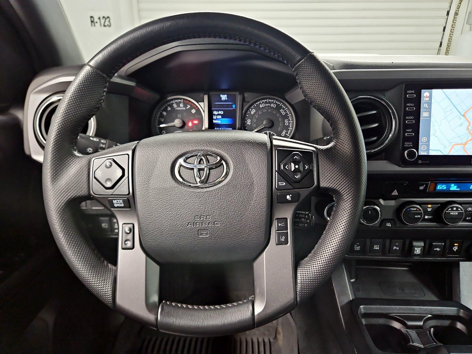 2021 Toyota Tacoma TRD Sport - Photo 11