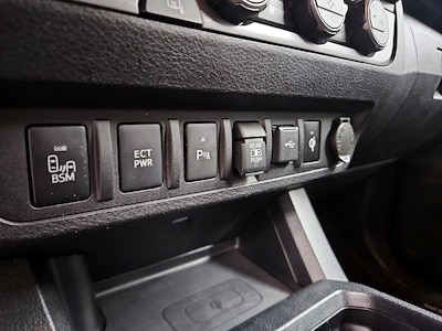 USB/AUX Ports