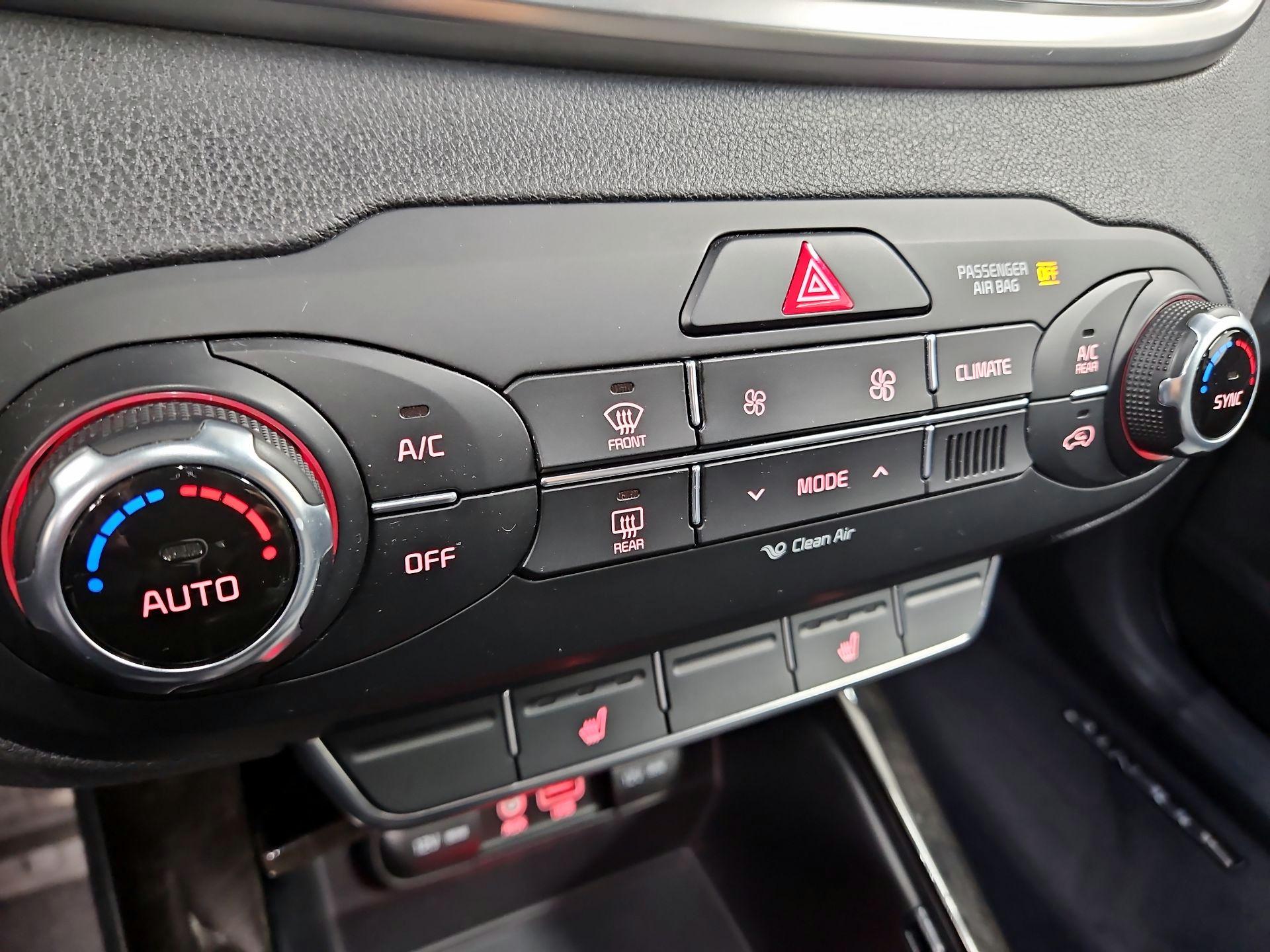 Thumbnail: 2018 Kia Sorento - 16