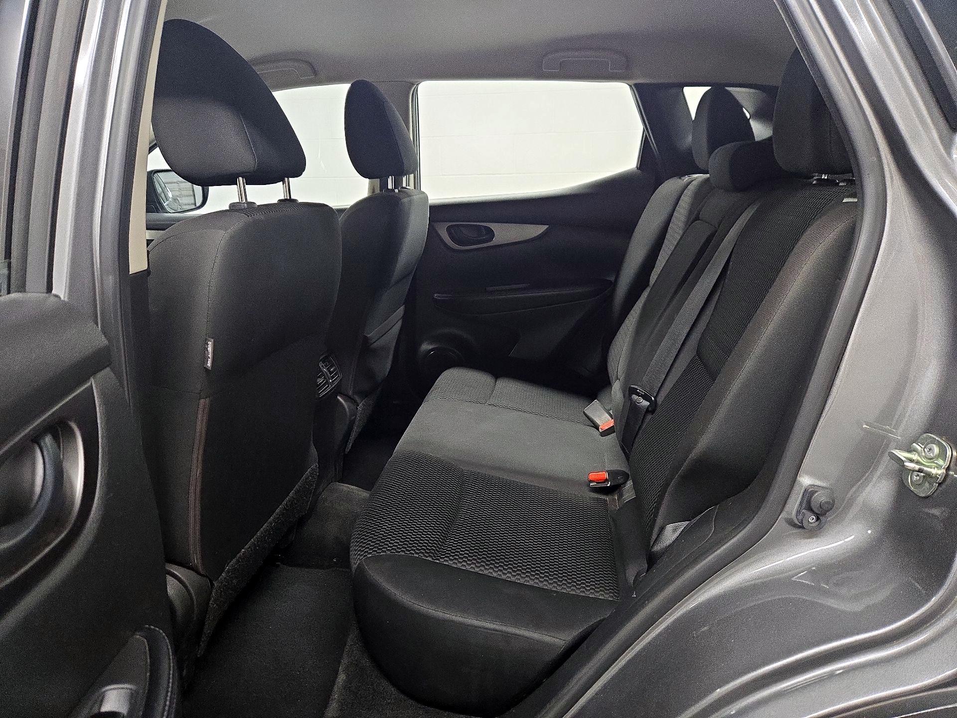 Thumbnail: 2018 Nissan Rogue Sport - 19