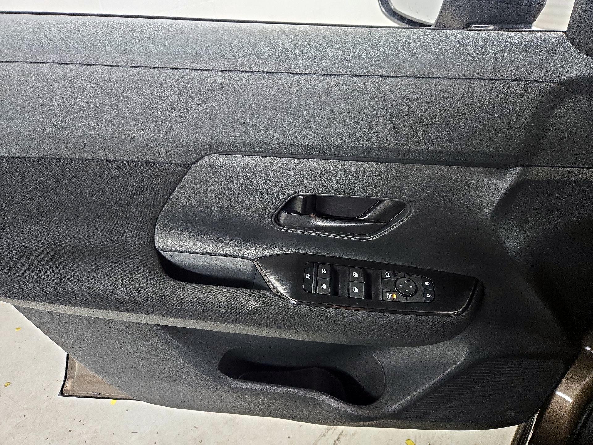 Thumbnail: 2025 Nissan Kicks - 12