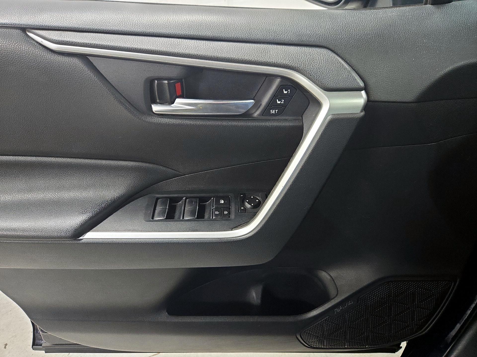 Thumbnail: 2020 Toyota RAV4 - 12