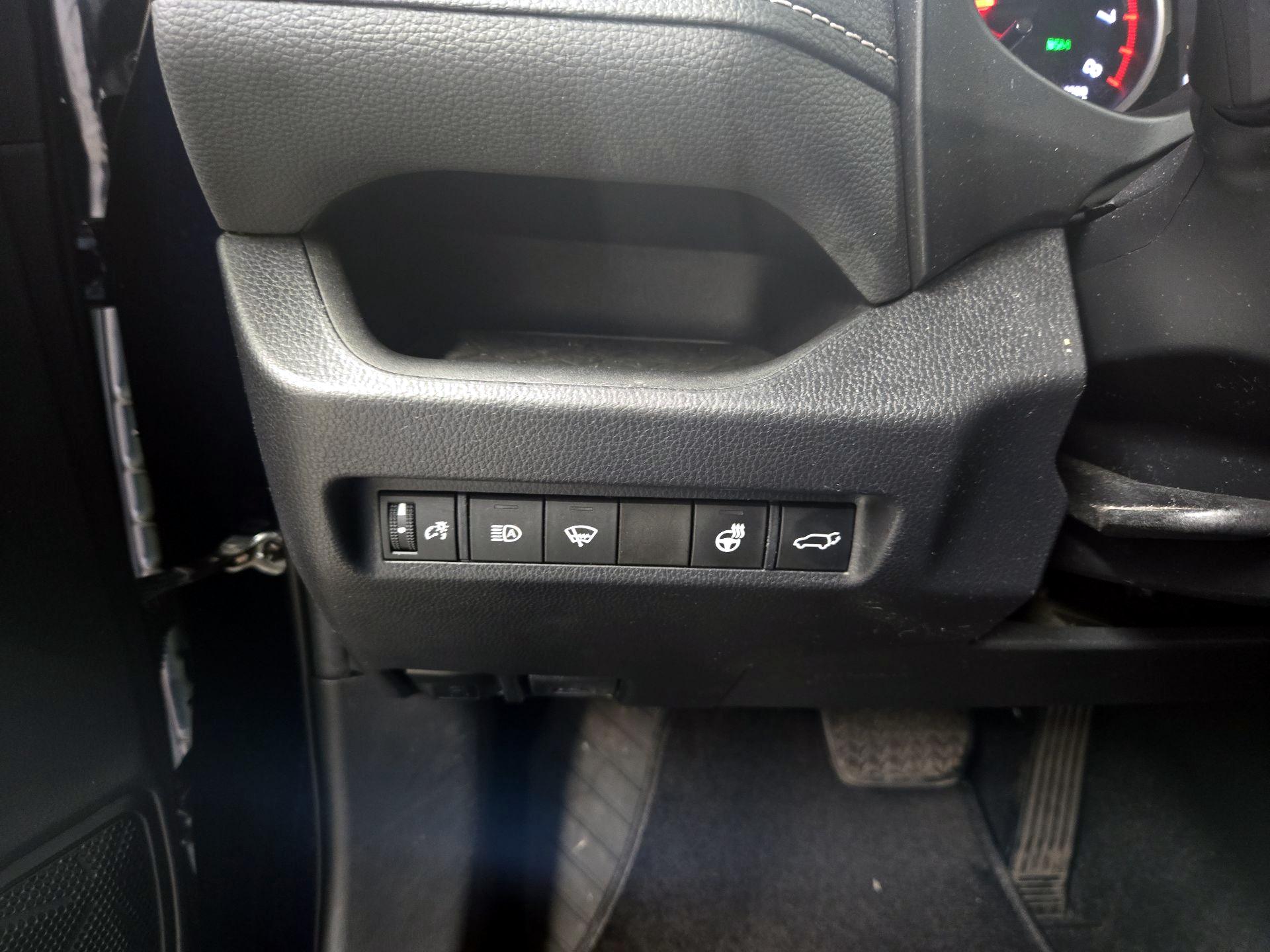 Thumbnail: 2020 Toyota RAV4 - 13