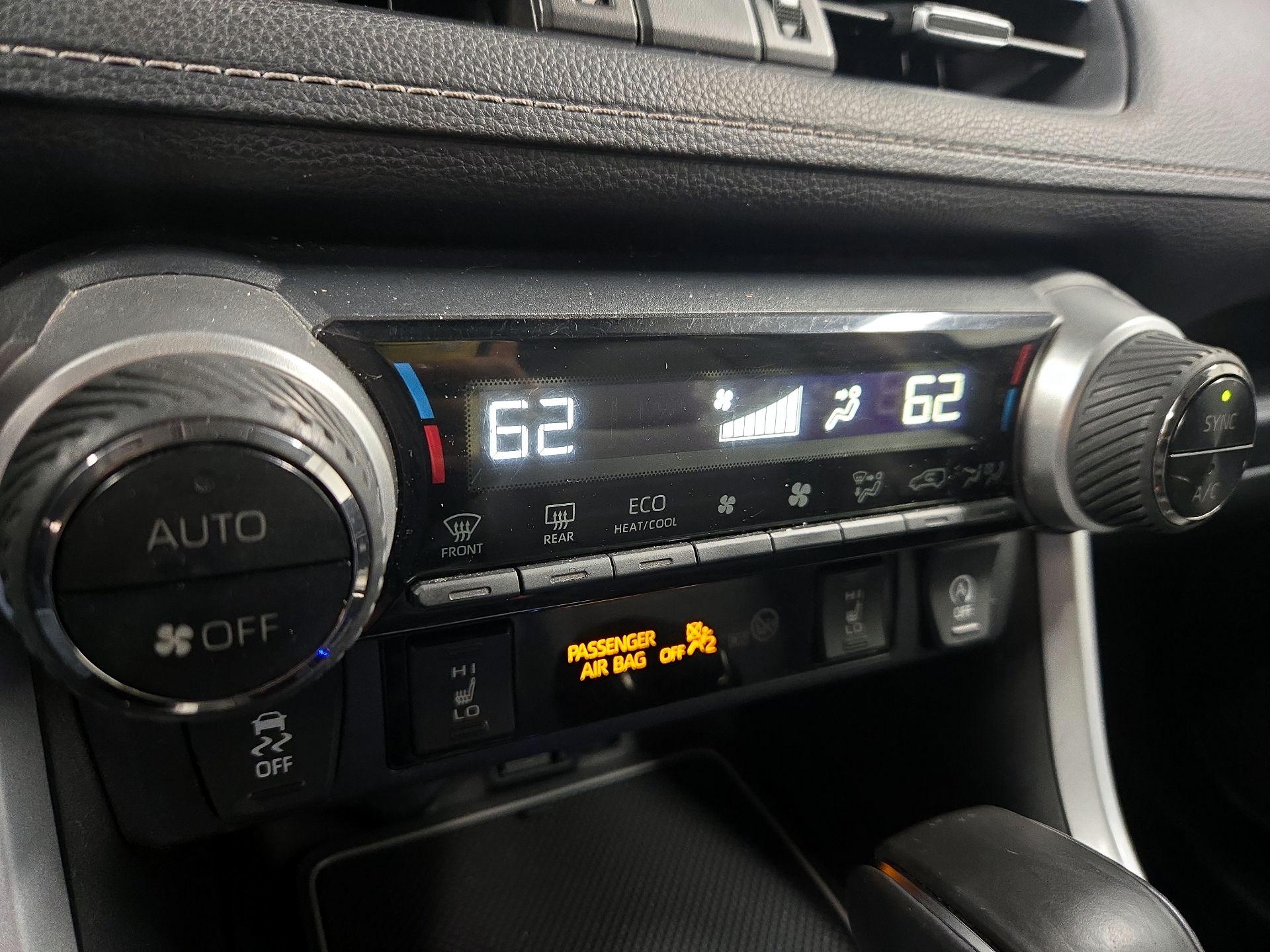 Thumbnail: 2020 Toyota RAV4 - 16