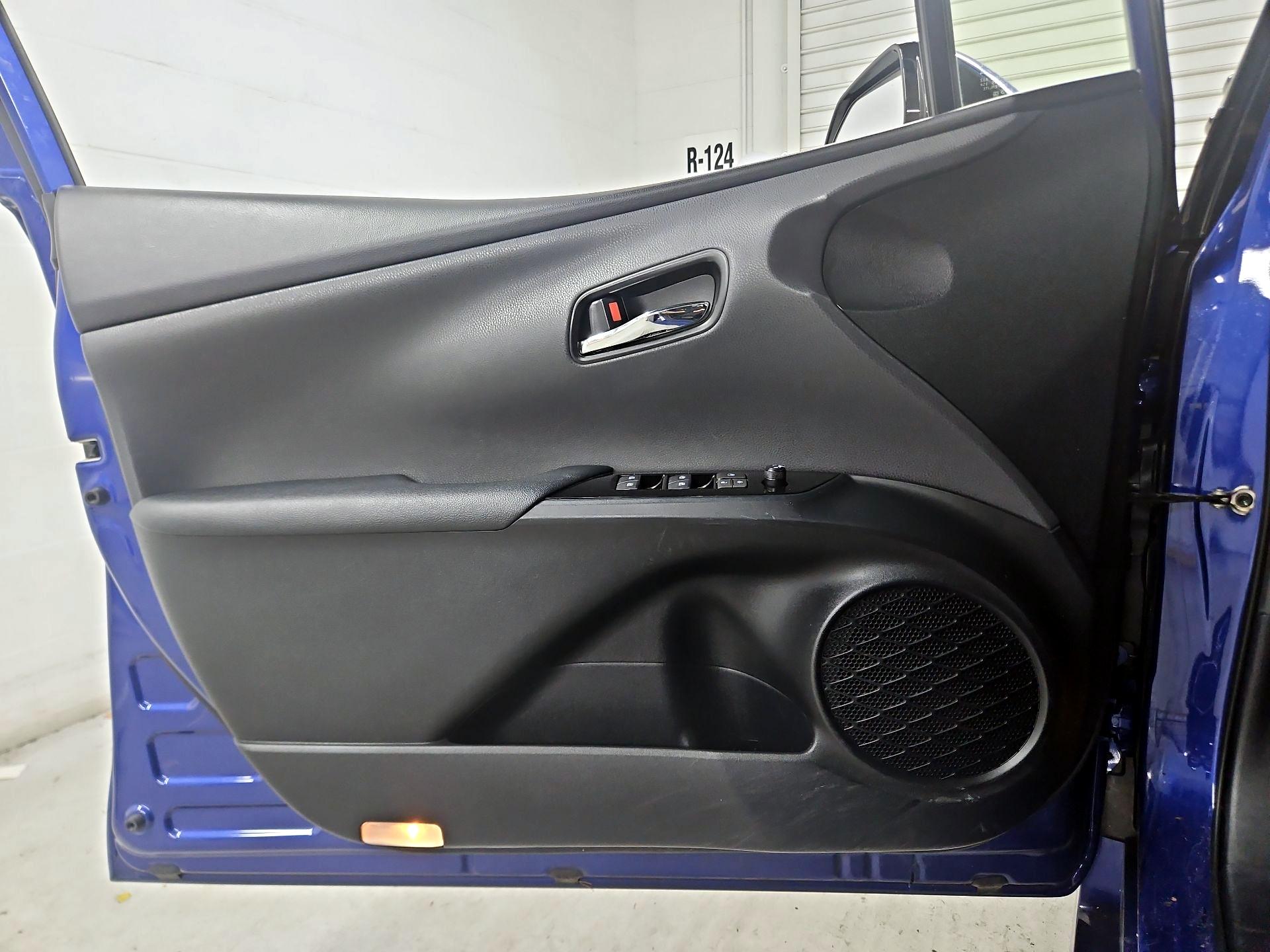 Thumbnail: 2017 Toyota Prius - 12