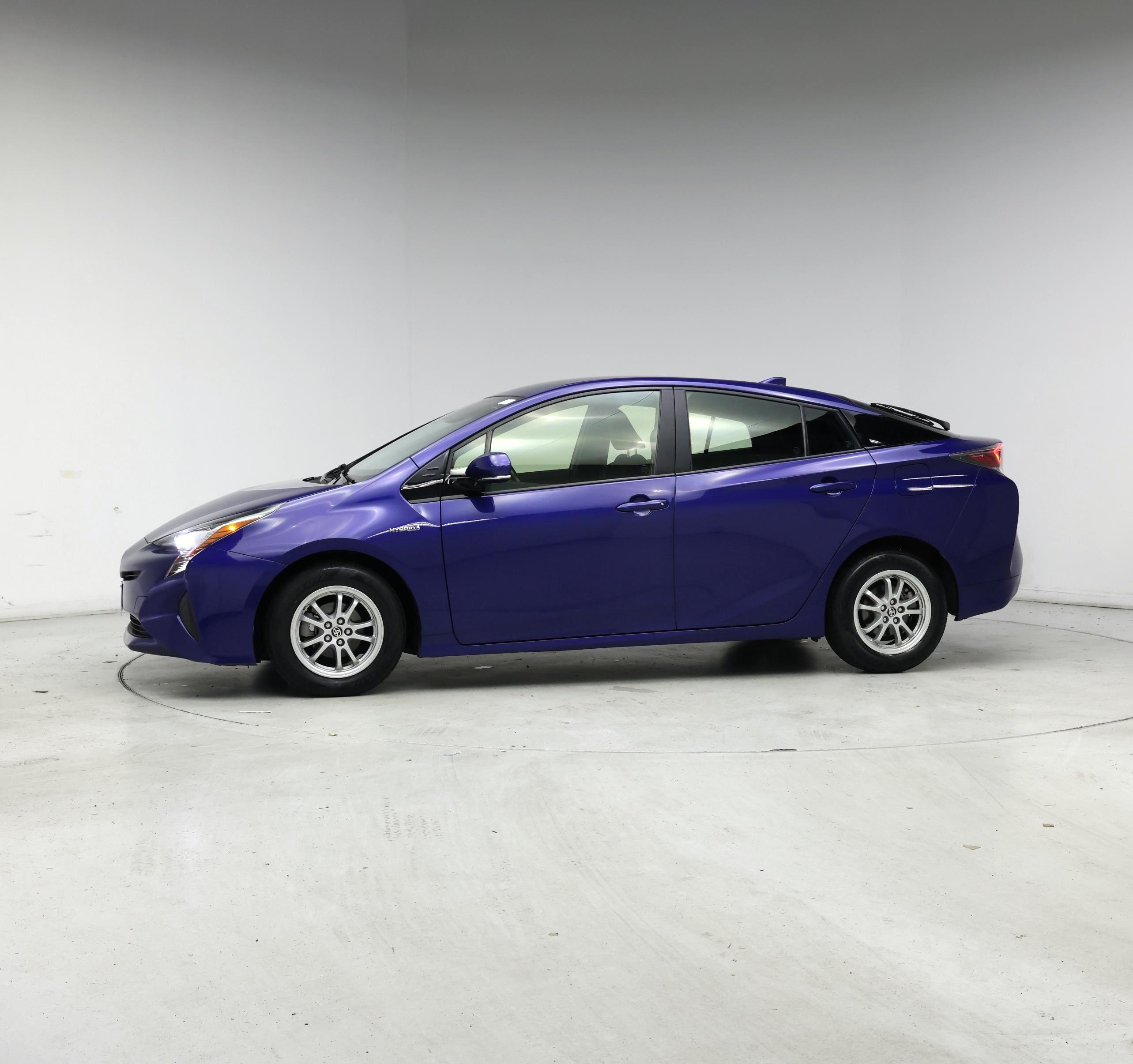 Thumbnail: 2017 Toyota Prius - 3