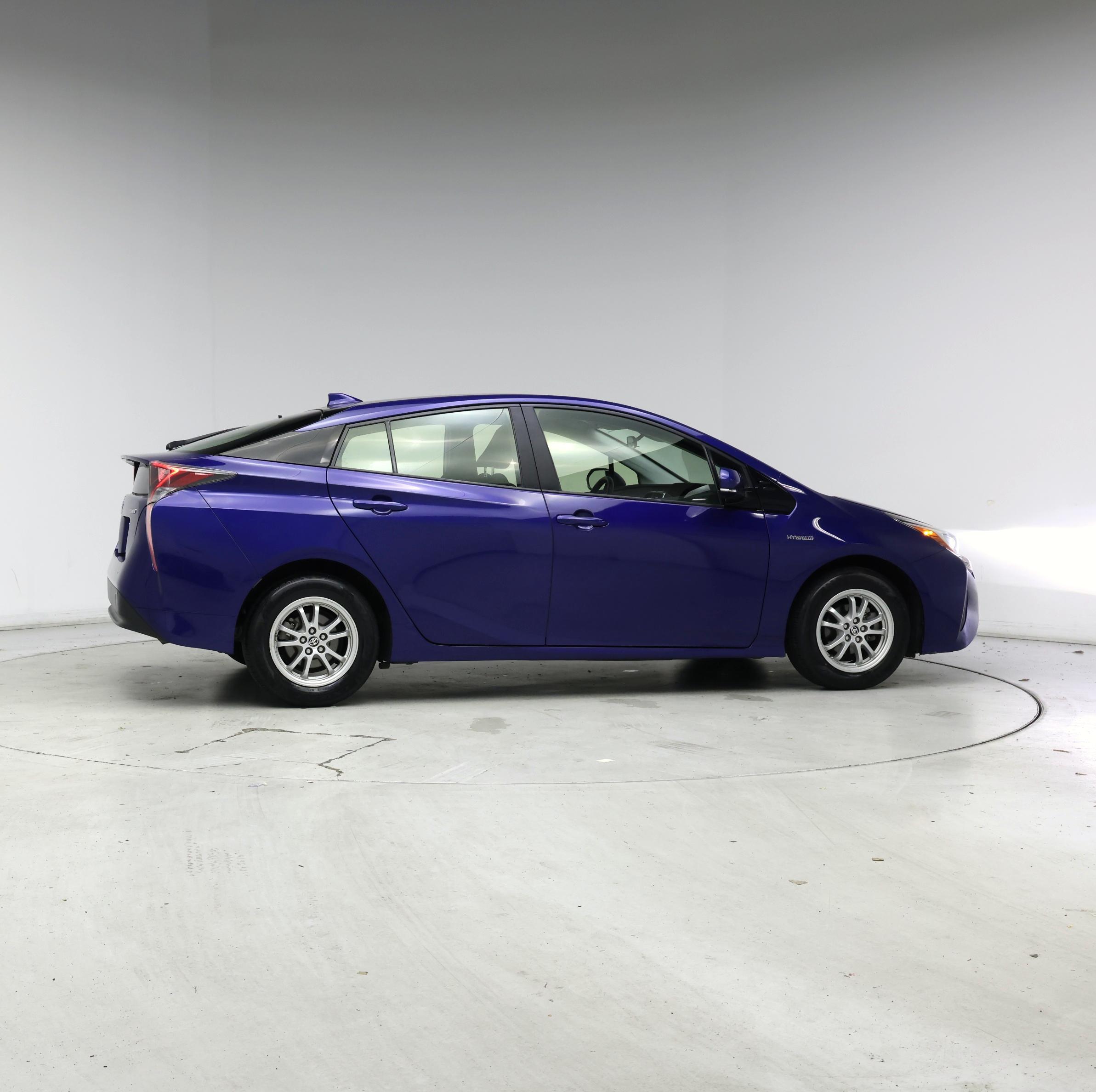 Thumbnail: 2017 Toyota Prius - 7