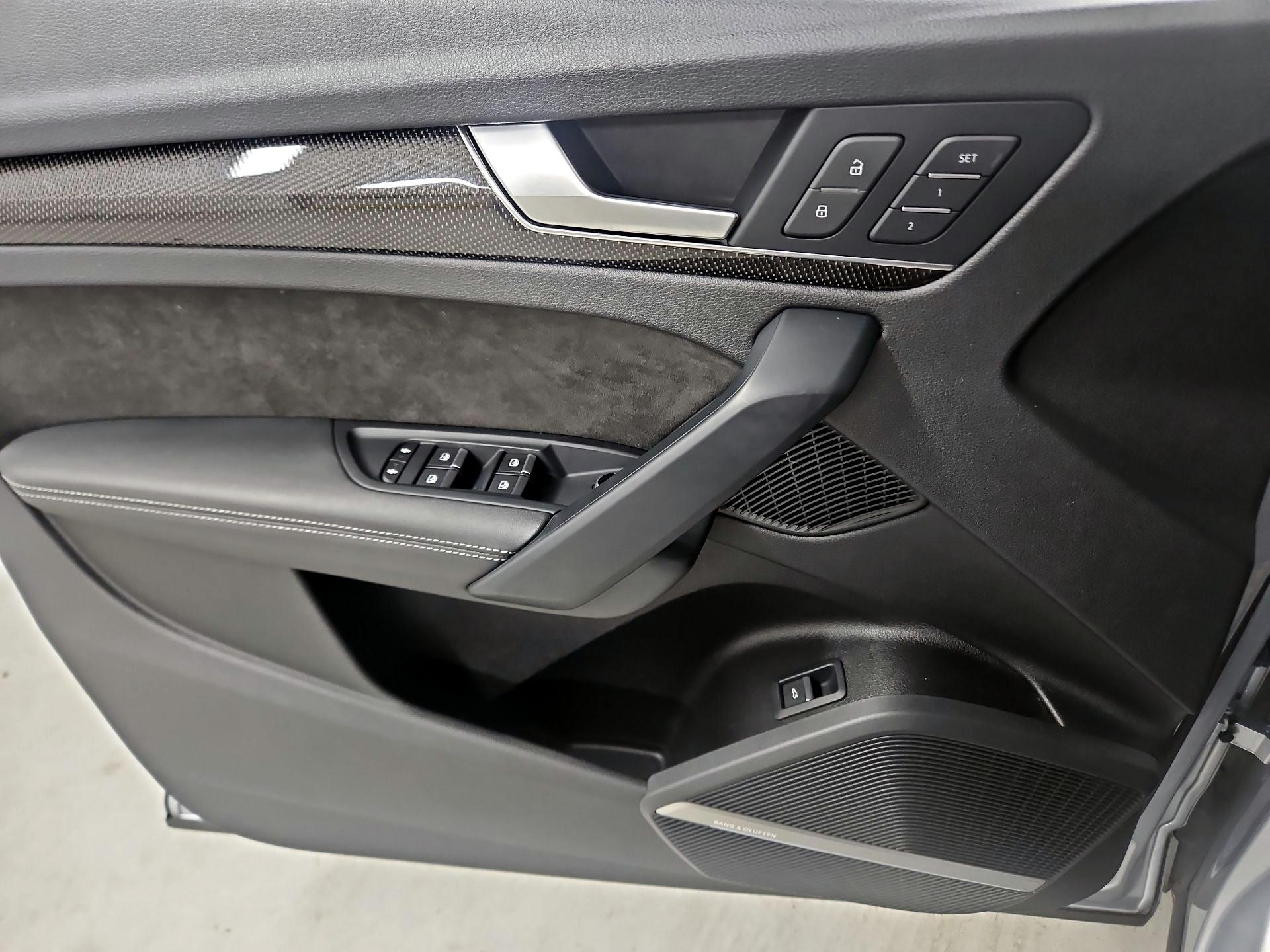 Thumbnail: 2020 Audi SQ5 - 12