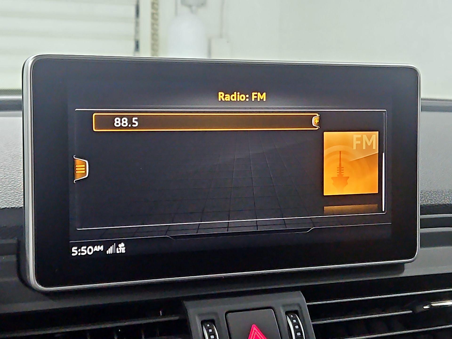 Thumbnail: 2020 Audi SQ5 - 16