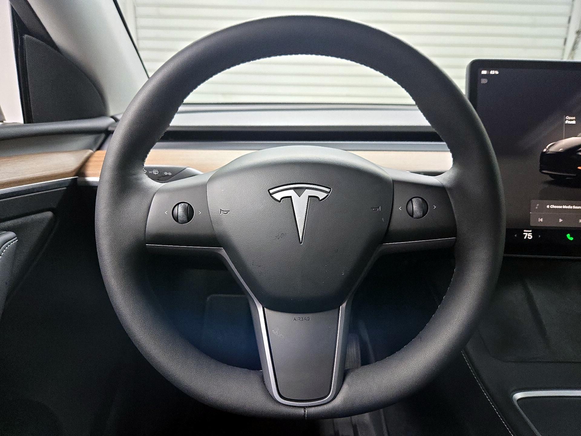 Thumbnail: 2025 Tesla Model Y - 10