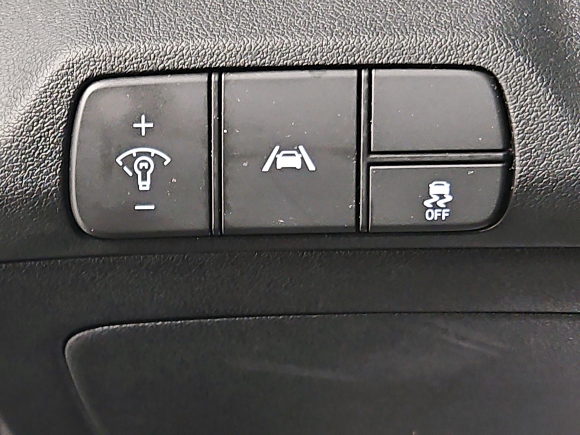 Thumbnail: 2022 Hyundai Elantra - 13