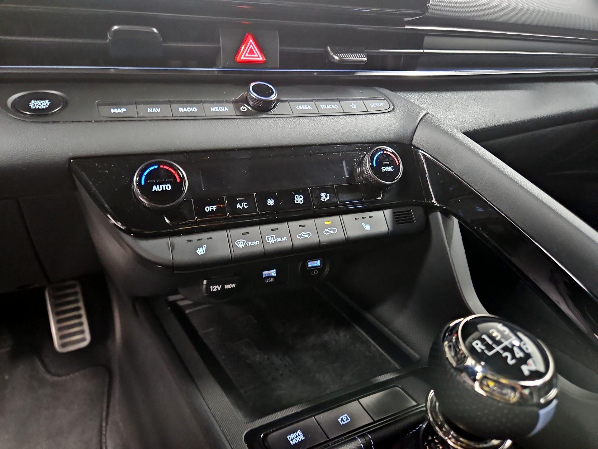 Thumbnail: 2022 Hyundai Elantra - 17