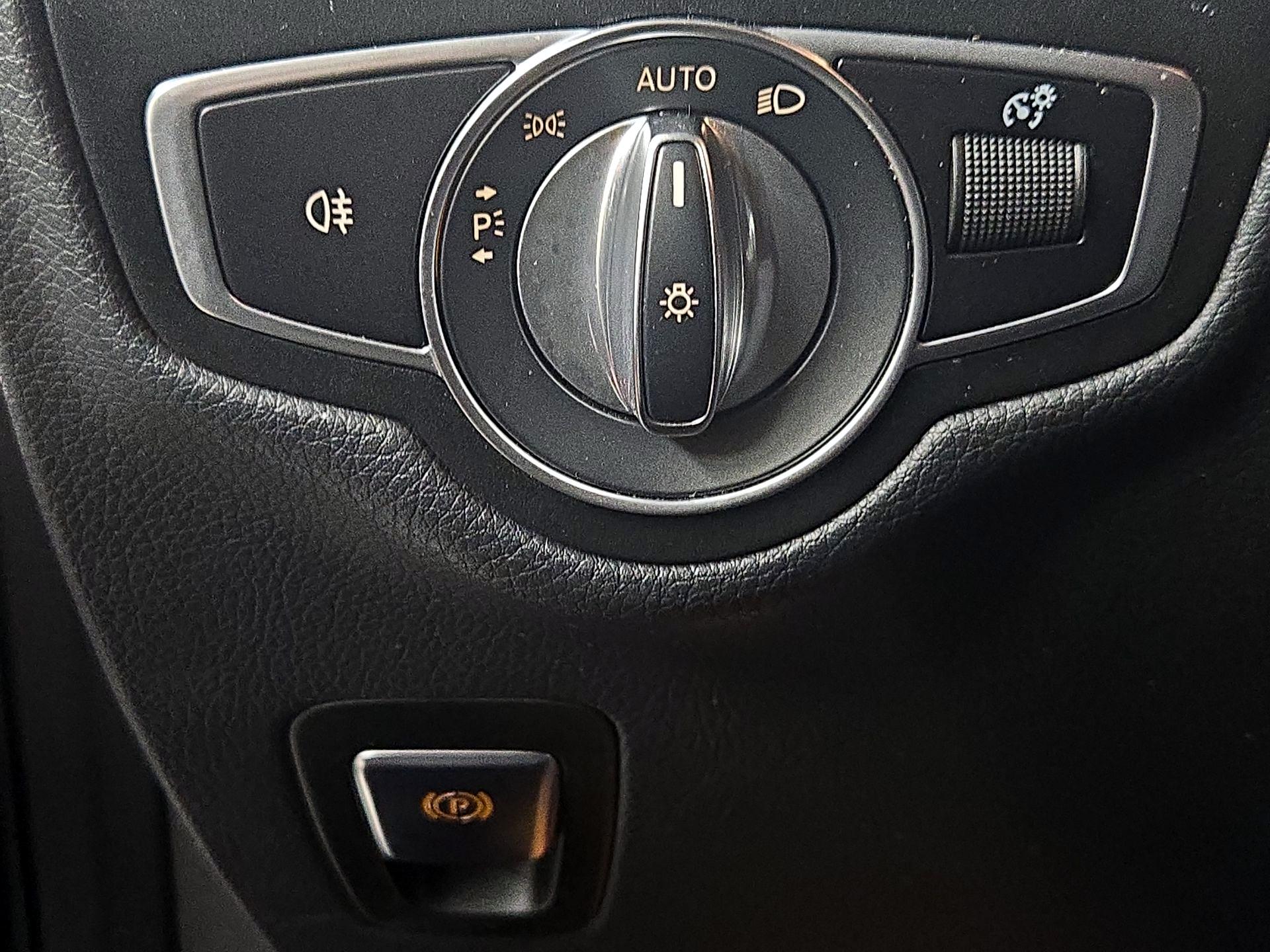 Thumbnail: 2020 Mercedes-Benz GLC - 13