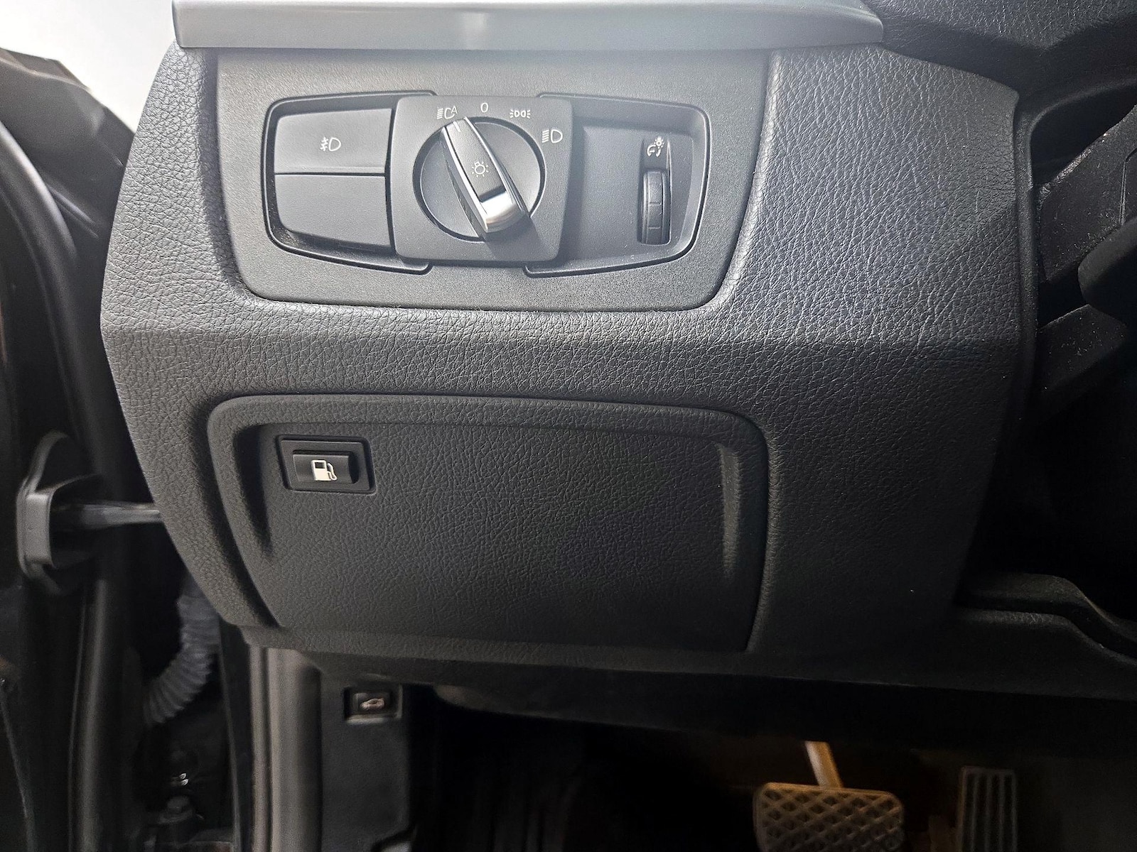 2018 BMW 3 Series 330e - Photo 14