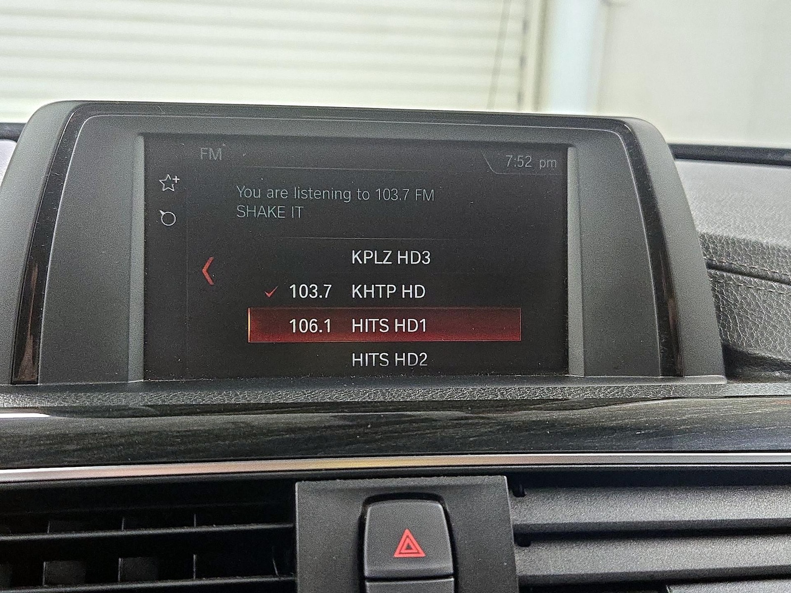 2018 BMW 3 Series 330e - Photo 16