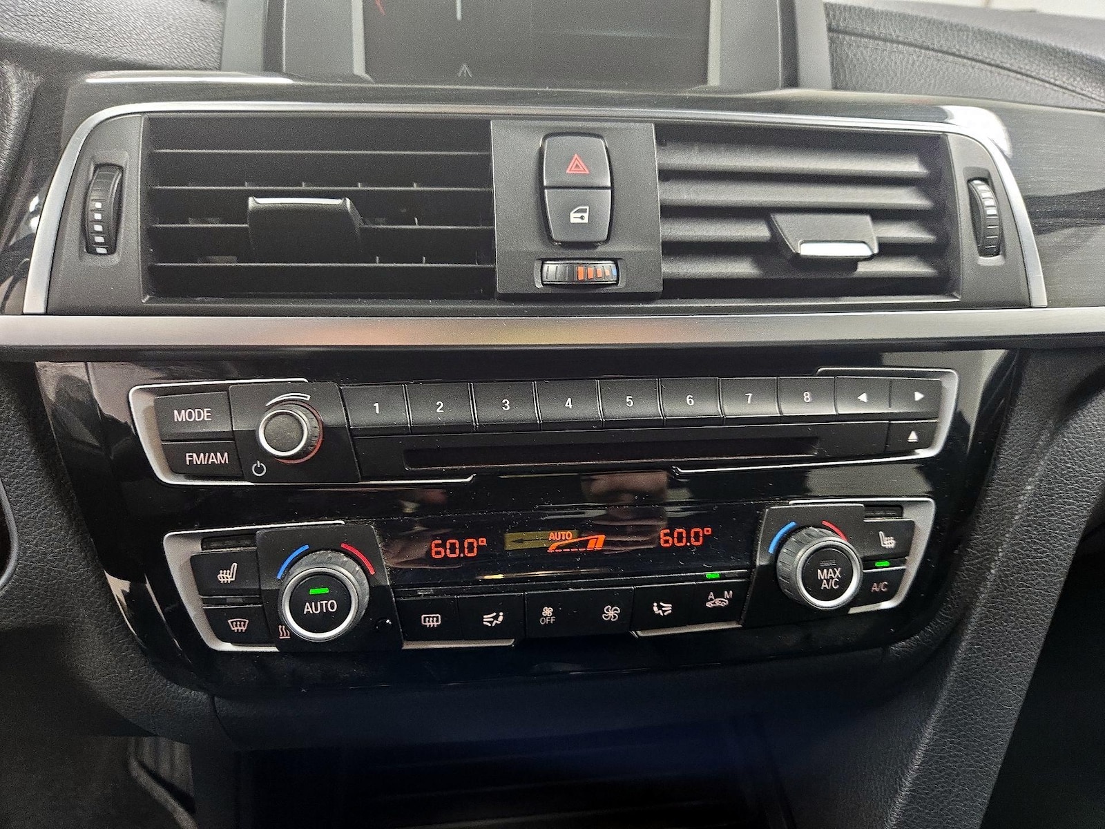2018 BMW 3 Series 330e - Photo 17