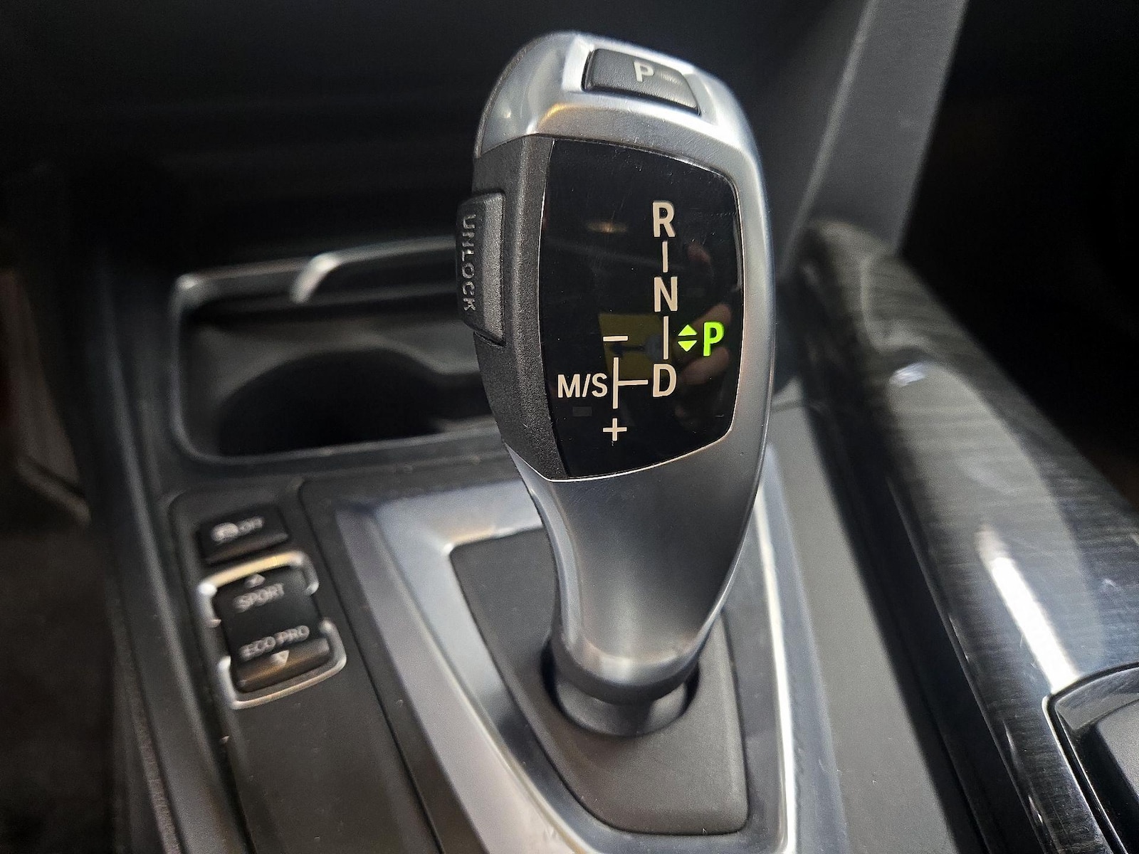2018 BMW 3 Series 330e - Photo 18