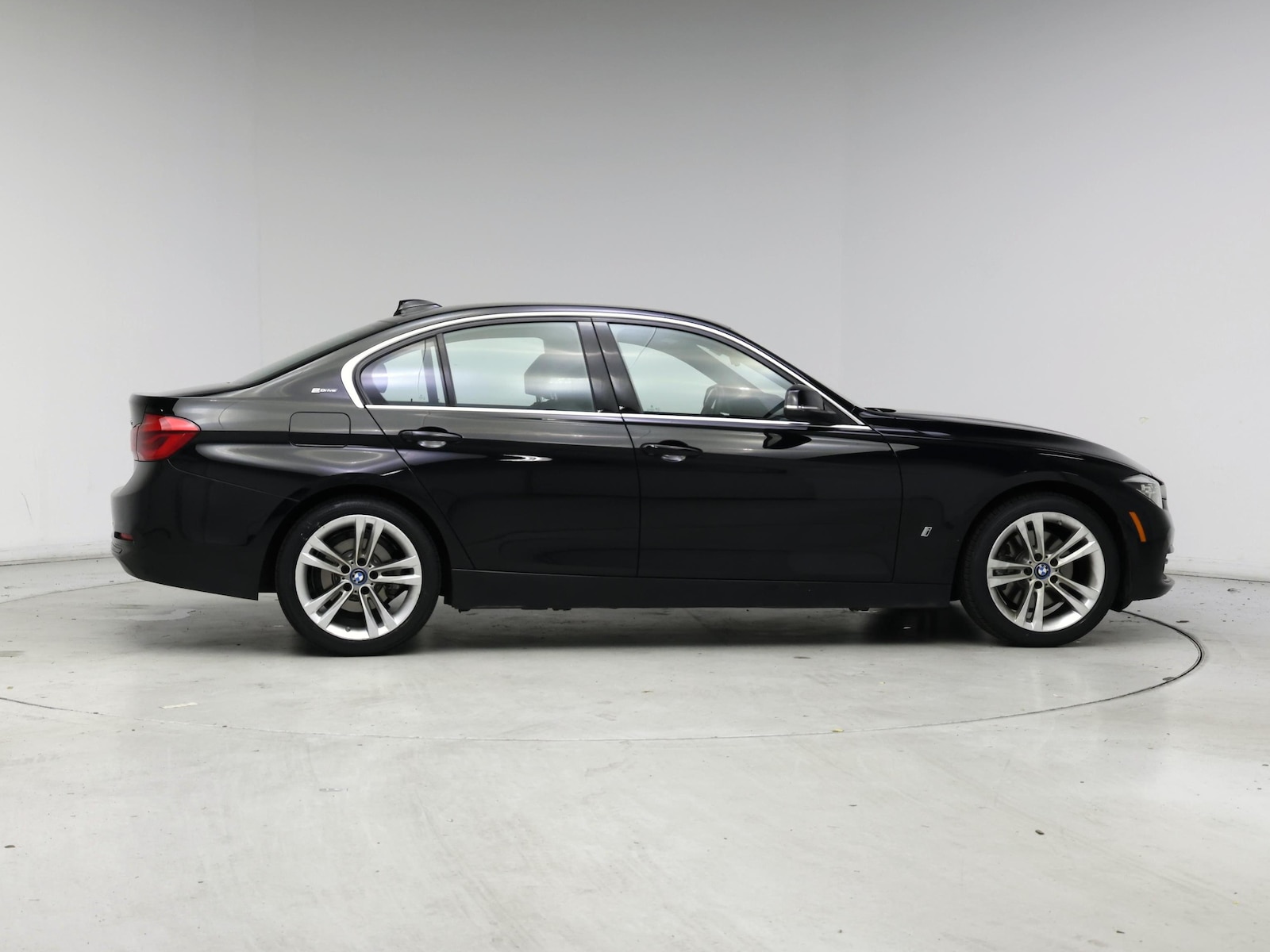 2018 BMW 3 Series 330e - Photo 8