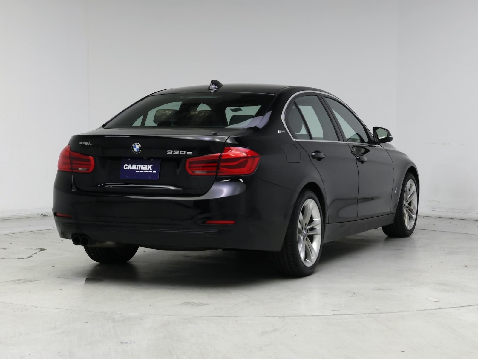 2018 BMW 3 Series 330e - Photo 9